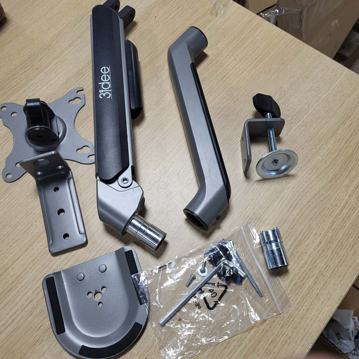 295737 - 3IDEE Montim Monitori për 1 Monitor (27-32 inç), deri në 9 kg, krah VESA 75/100, montim në tavolinë