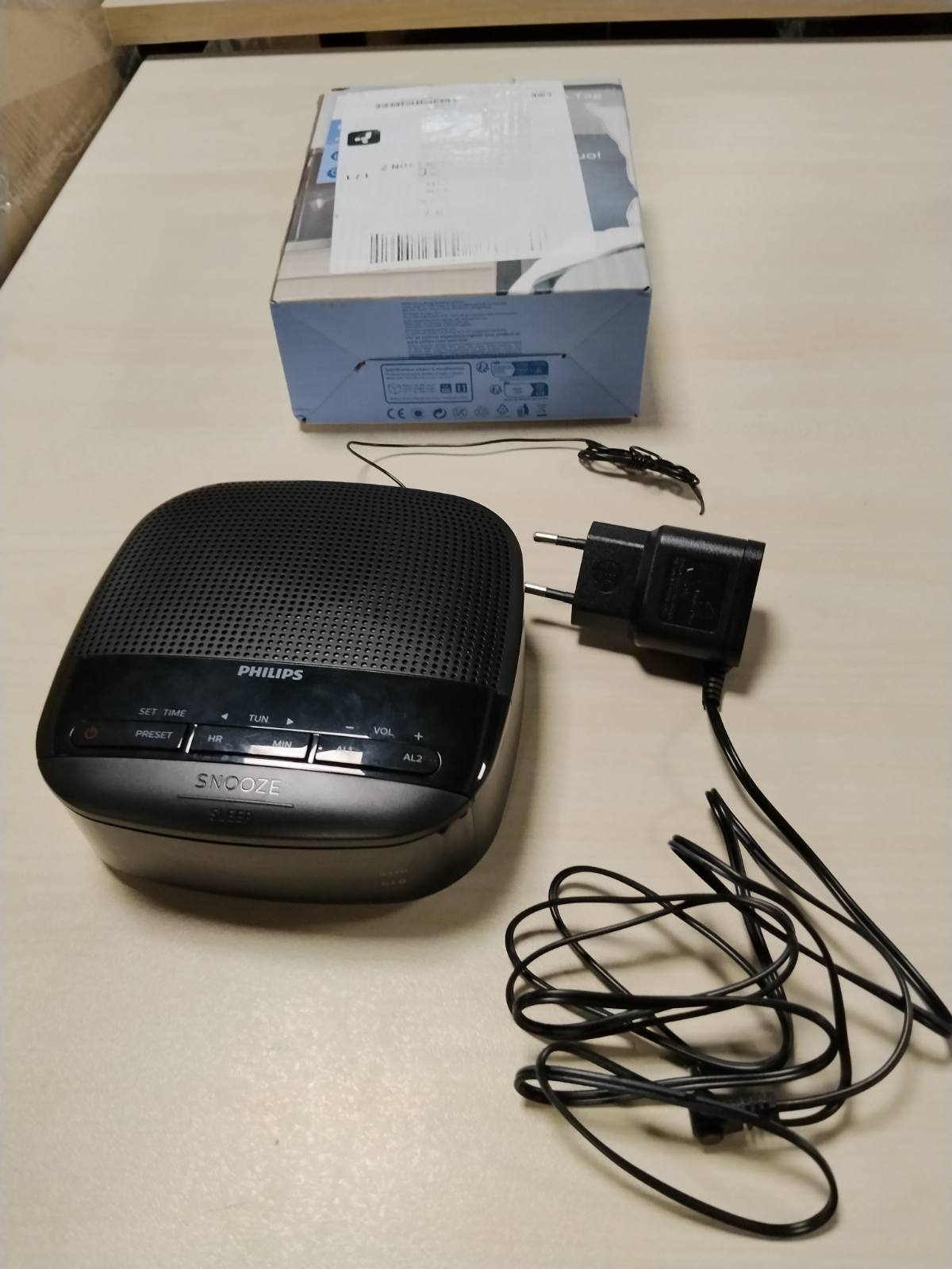 305431 - PHILIPS Radio me orë R3205/12, Radio FM, Alarm i dyfishtë, Kohëmatës gjumi, Radio dixhitale, Dizajn kompakt, Bateri rezervë, Deri në 10 parazgjedhje