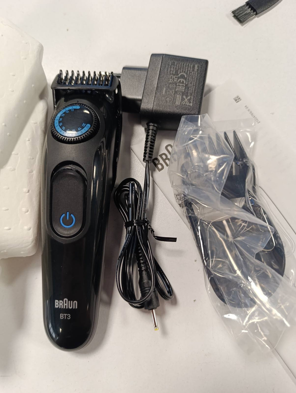 306011 - BRAUN Makinë prerëse për mjekër Seria 3, BT3520, e zezë