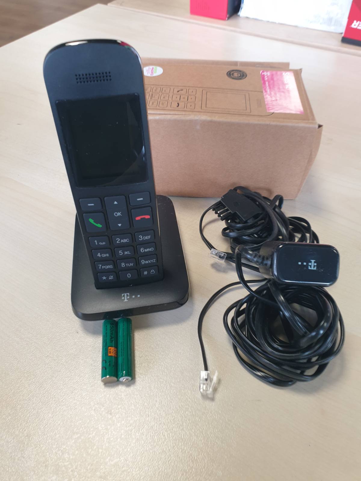 308849 - TELEKOM Sinus 12 Telefon fiks Pa tel Funksion pa duar Ekran me ngjyra 5 cm Operim i lehtë Monitor për foshnje/Monitorim dhome Tastierë e ndriçuar I pajtueshëm me Fritz!Box