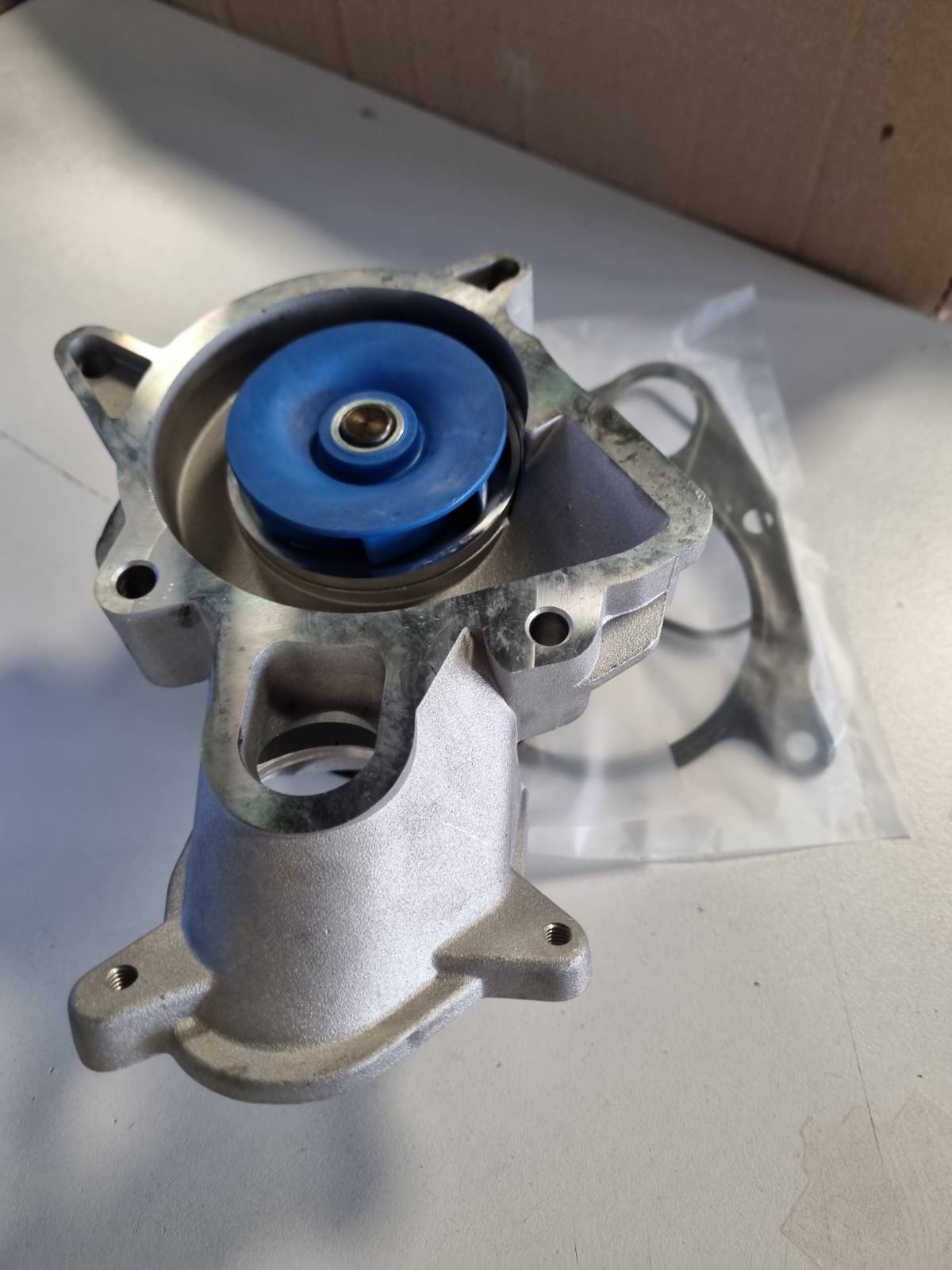 312648 - SKF Pompë ftohëse motori VKPC 88635, Lartësia 110 mm, Gjatësia 250 mm, Gjerësia 185 mm