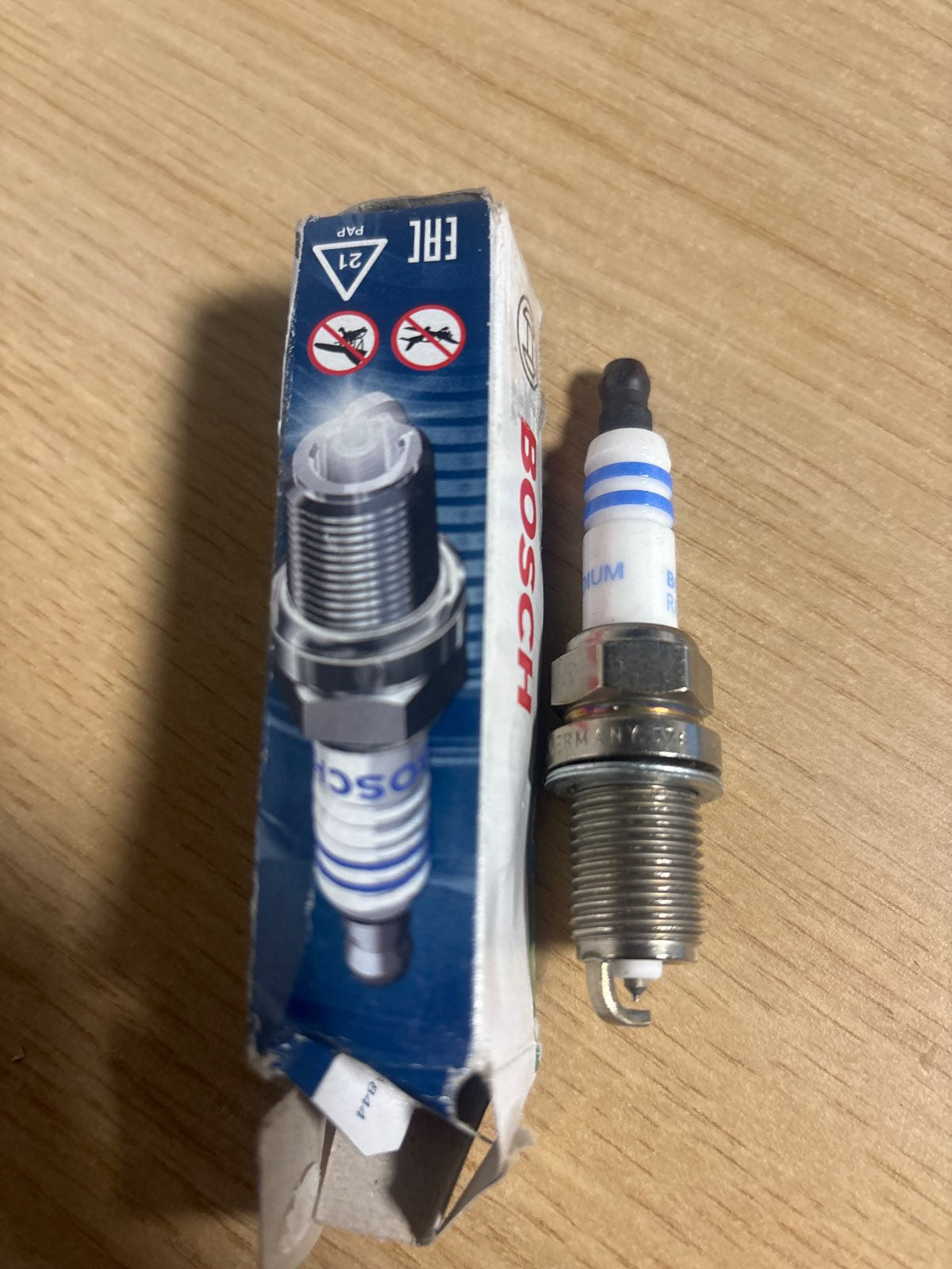 314863 - BOSCH Kandele me dy ndezje Iridium 0242236571, 1 x
