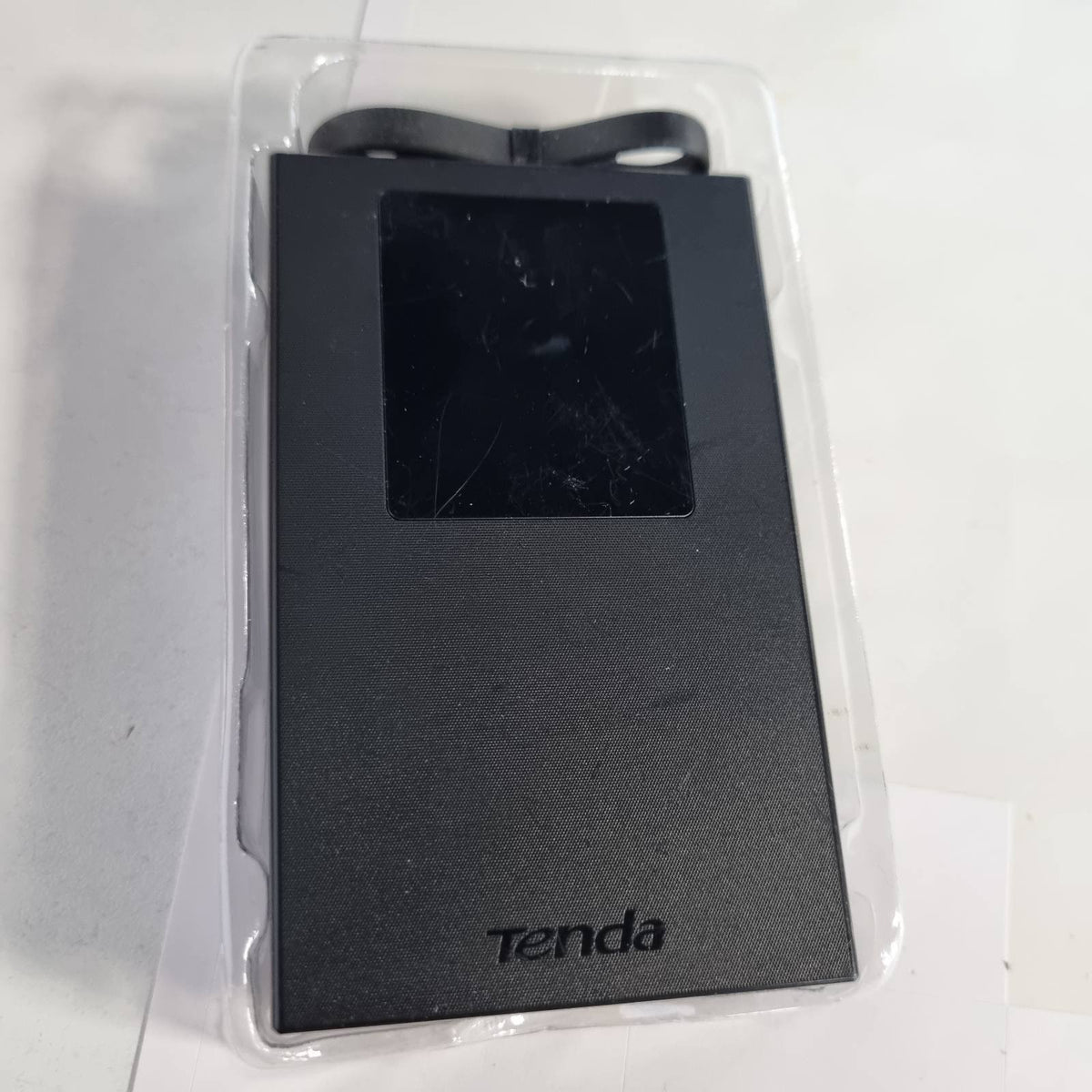 305240 - TENDA Router WiFi celular MF6 me ekran LCD, Wi-Fi 6, bateri 2100mAh, portë USB-C, Plug & Play, WPA3, mini madhësi