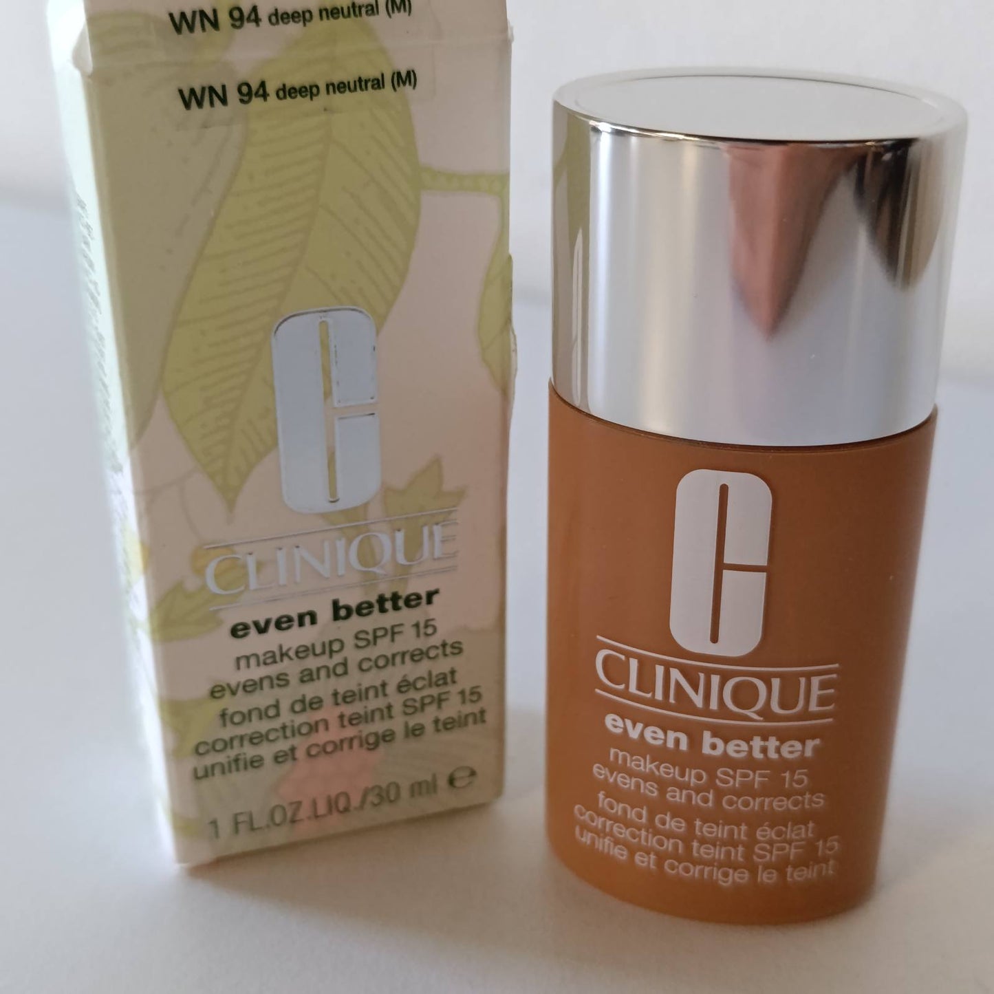 289599 - CLINIQUE Even Better™ Fondatinë e lëngshme me mbulim të mesëm, SPF 15, vitaminë C, përfundim natyral, 30ml