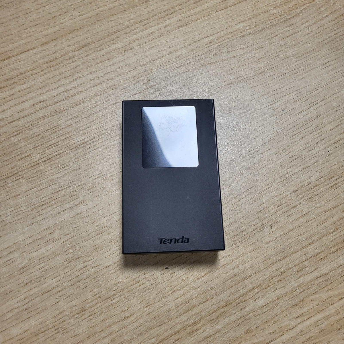 309786 - TENDA Router WiFi celular MF6 me ekran LCD, Wi-Fi 6, bateri 2100mAh, portë USB-C, Plug & Play, WPA3, mini madhësi