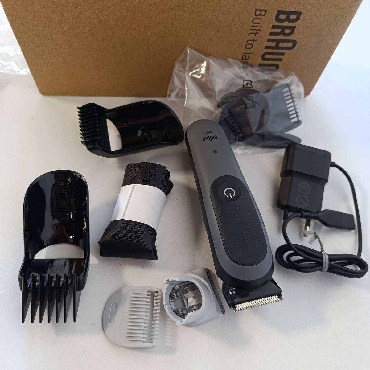 305800 - BRAUN Multigroom All-in-One Series 5, Set 5 prerësesh 9-në-1, AIO5545, Grau