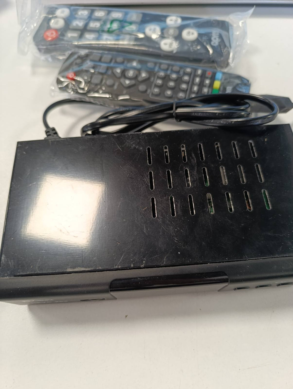 310078 - APM Dekoder Televizioni Tokësor Dixhital Full HD 1080p, H.265 HEVC, Telekomandë, DVB-T2/DVB-C, HDMI, SCART, USB, Koaksiale, 428002