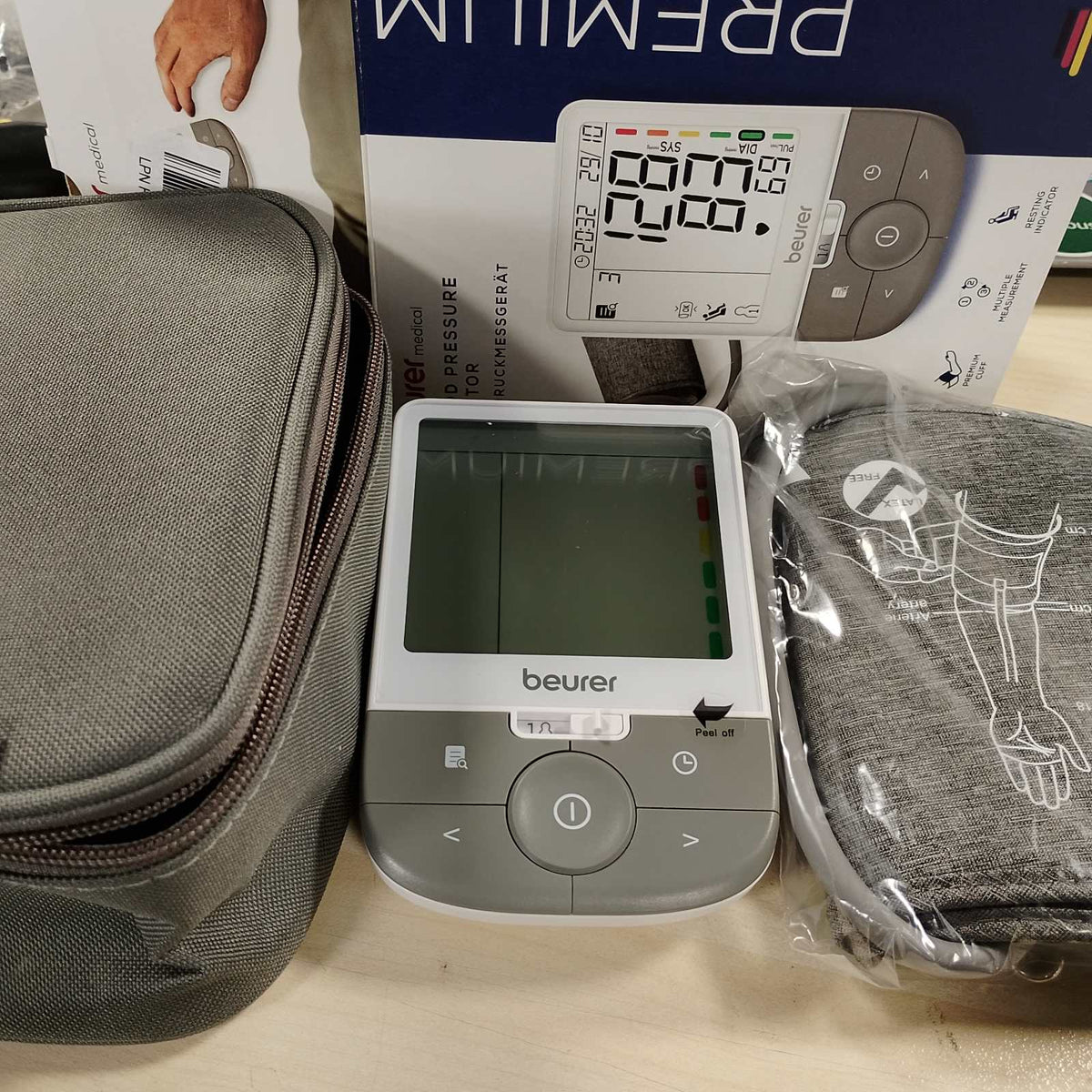 305860 - BEURER Monitor tensioni i gjakut BM 53, i prodhuar në Evropë, zbulim i AF, gri-i bardhë