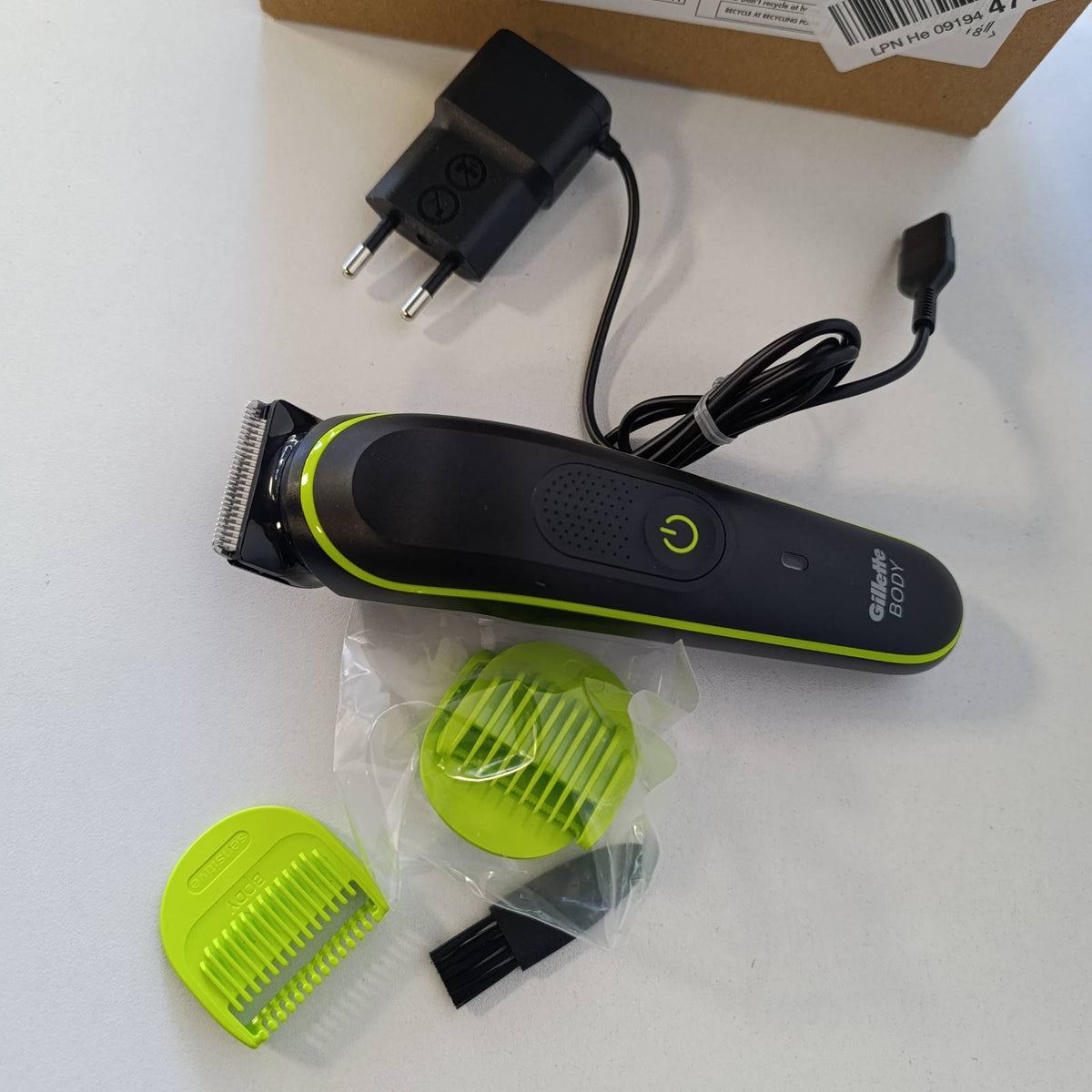 302827 - GILLETTE LABS Makinë prerëse për trupin + intim i3 për meshkuj, e zezë/e gjelbër