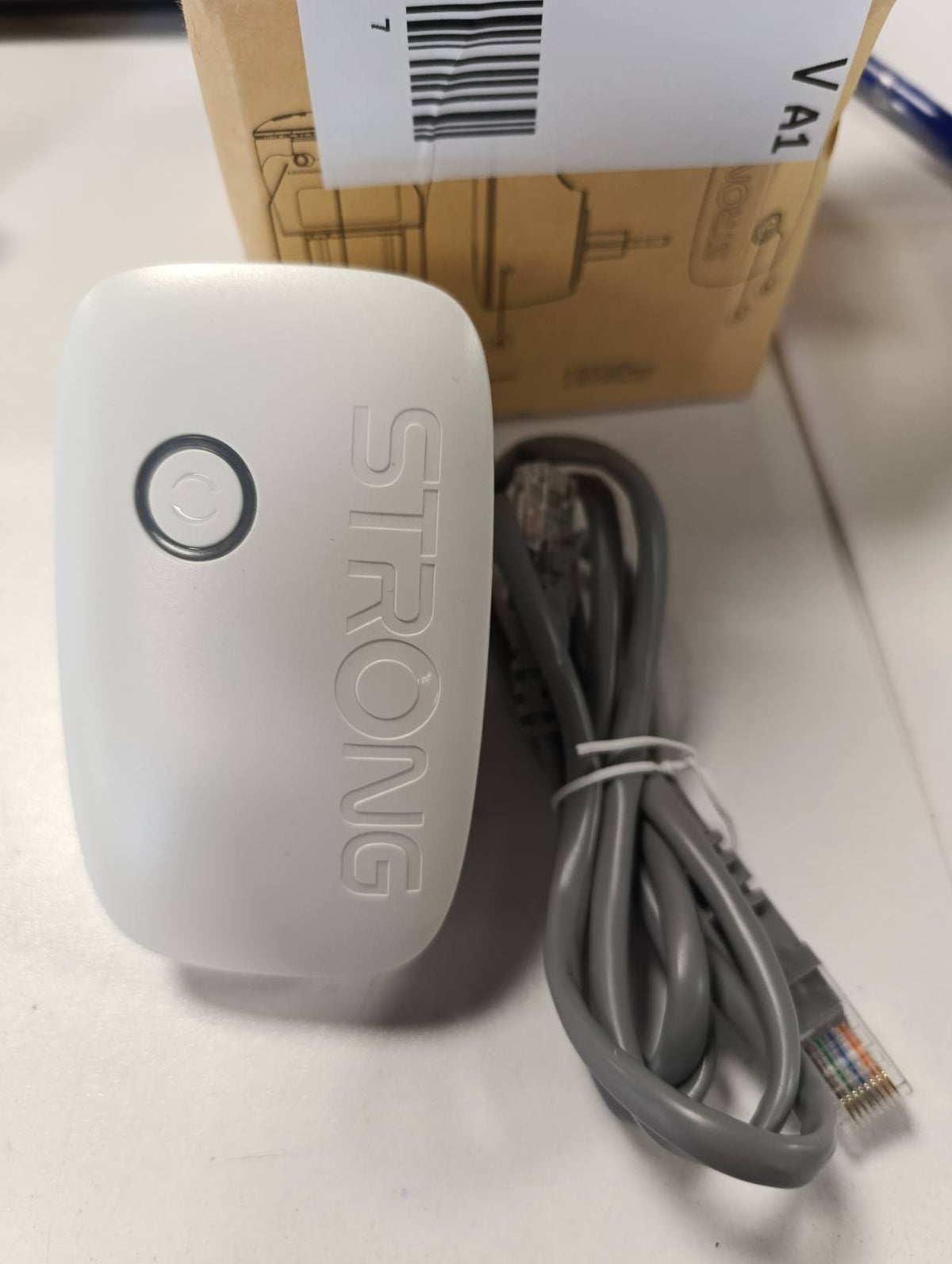 309839 - STRONG Amplifikator WiFi AC1200 për prizë elektrike, Përsëritës WiFi me dy banda, portë LAN, pikë aksesi, i pajtueshëm me të gjithë routerat