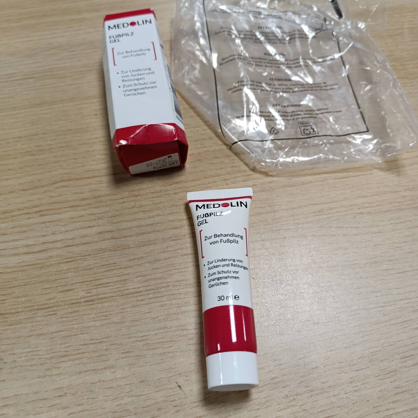 321866 - MEDOLIN Xhel për Këmbët e Atletit, 30 ml, krem për këmbët e atletit kundër kruajtjes dhe aromave të pakëndshme, me përbërës natyralë