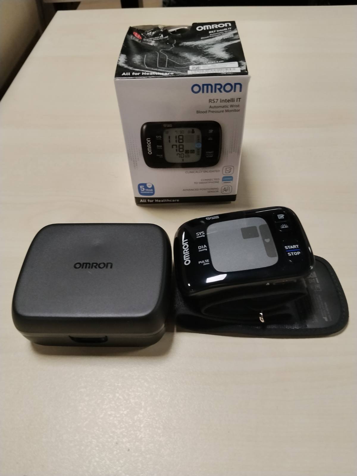 302745 - OMRON Monitor dixhital i tensionit të gjakut për kyçin e dorës RS7 Intelli IT me Bluetooth