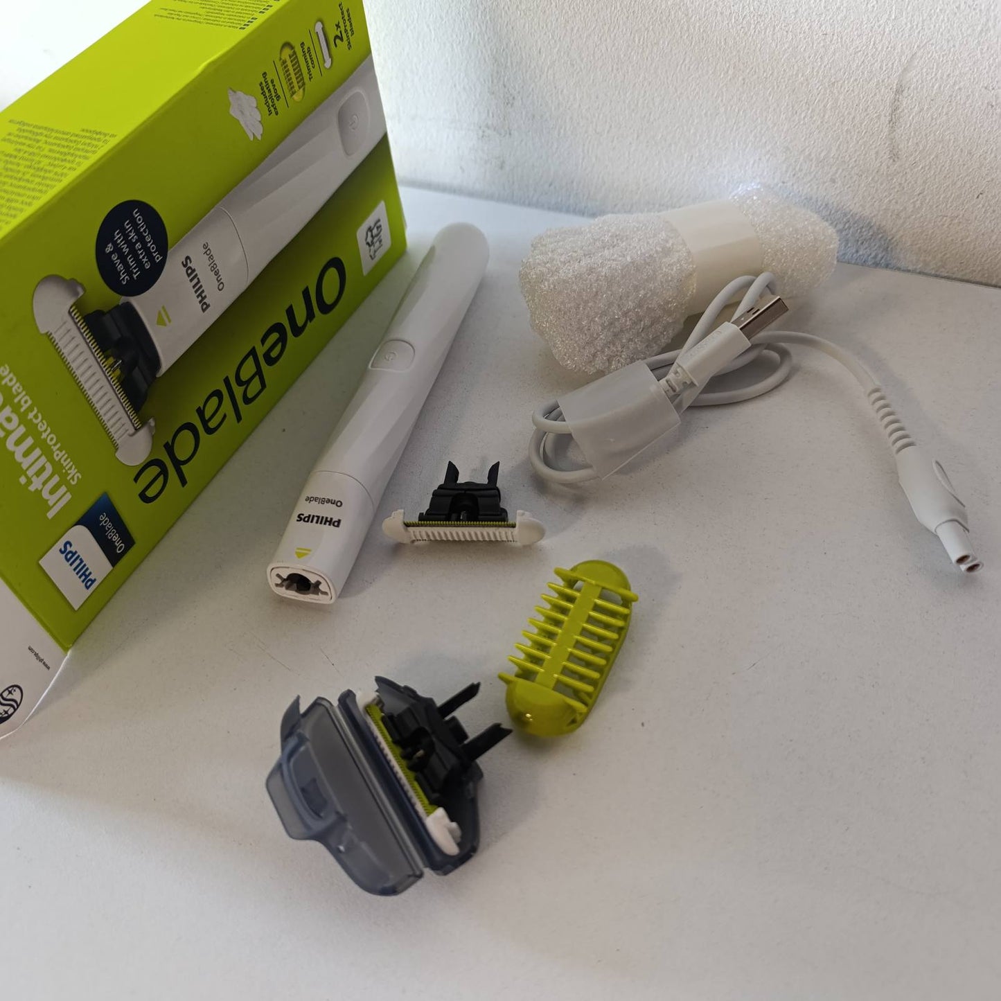 289702 - PHILIPS OneBlade Intime, rruajtje intime, rregullim dhe rruajtje me mbrojtje shtesë të lëkurës, QP1924/28