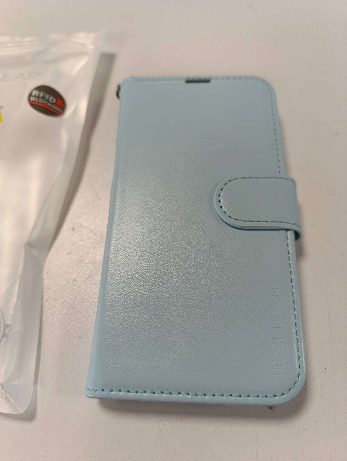 310735 - TECHGEAR - Mbulesë portofoli për iPhone 14, lëkurë PU blu e çelët, kapak mbrojtës, vende për karta, mbështetëse, 6.1"