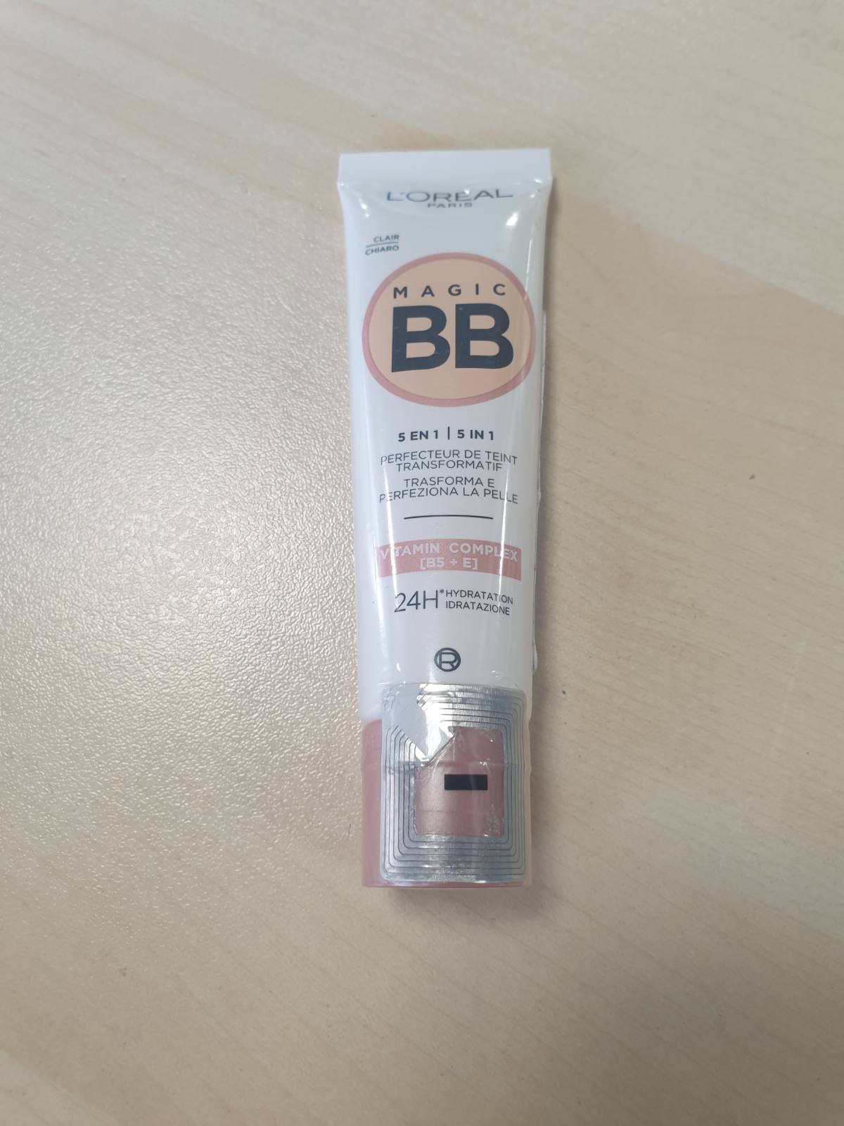 321629 - L'ORÉAL PARIS Krem BB C'est Magic, 30 ml, SPF 11, Nuanca: E çelët (02)
