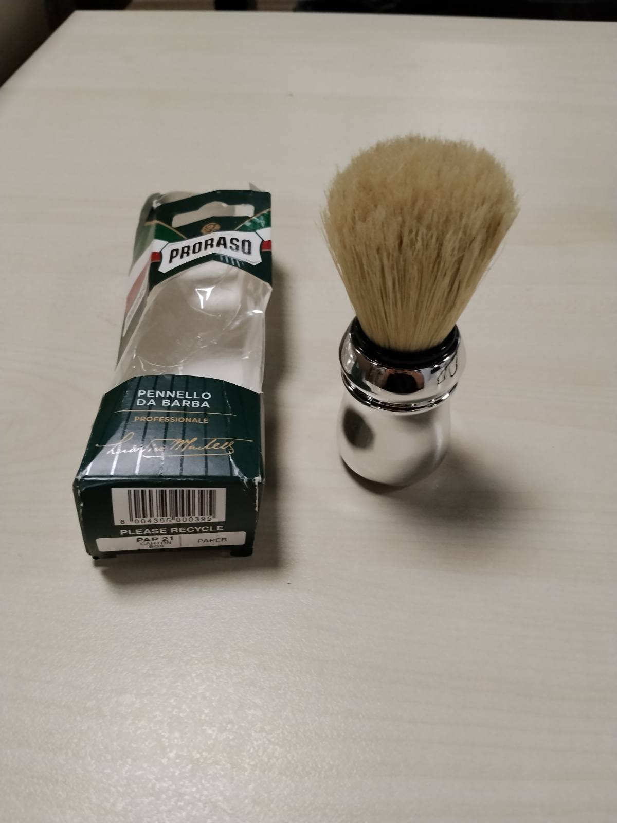 303791 - PRORASO Furçë rroje profesionale me fije natyrale dhe dorezë plastike të kromuar, për përdorim me kremin e rrojës, Prodhuar në Itali