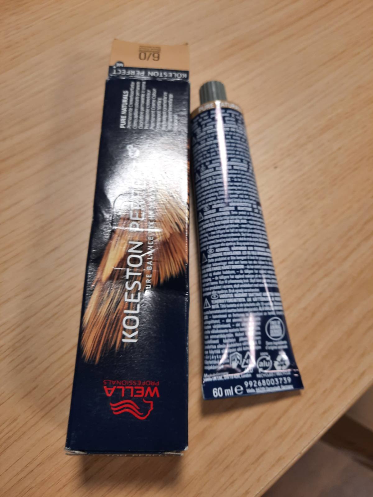 321875 - WELLA PROFESSIONALS Koleston Perfect Pure Naturals - Ngjyrë e përhershme për flokë - 6/0 Bjonde e errët, 60ml