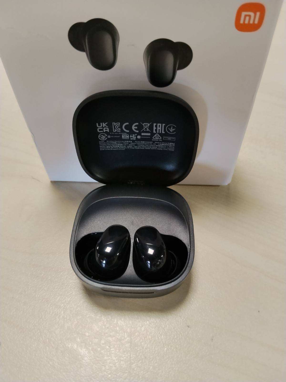 310329 - XIAOMI Redmi Buds 6 Play – Kufje pa tel Bluetooth, Drajverë 10 mm, 5 modalitete EQ, Jetëgjatësi baterie deri në 7.5 orë + 36 orë, Karikim 10 minuta që ofron 3 orë dëgjim muzike, IPX4, E zezë