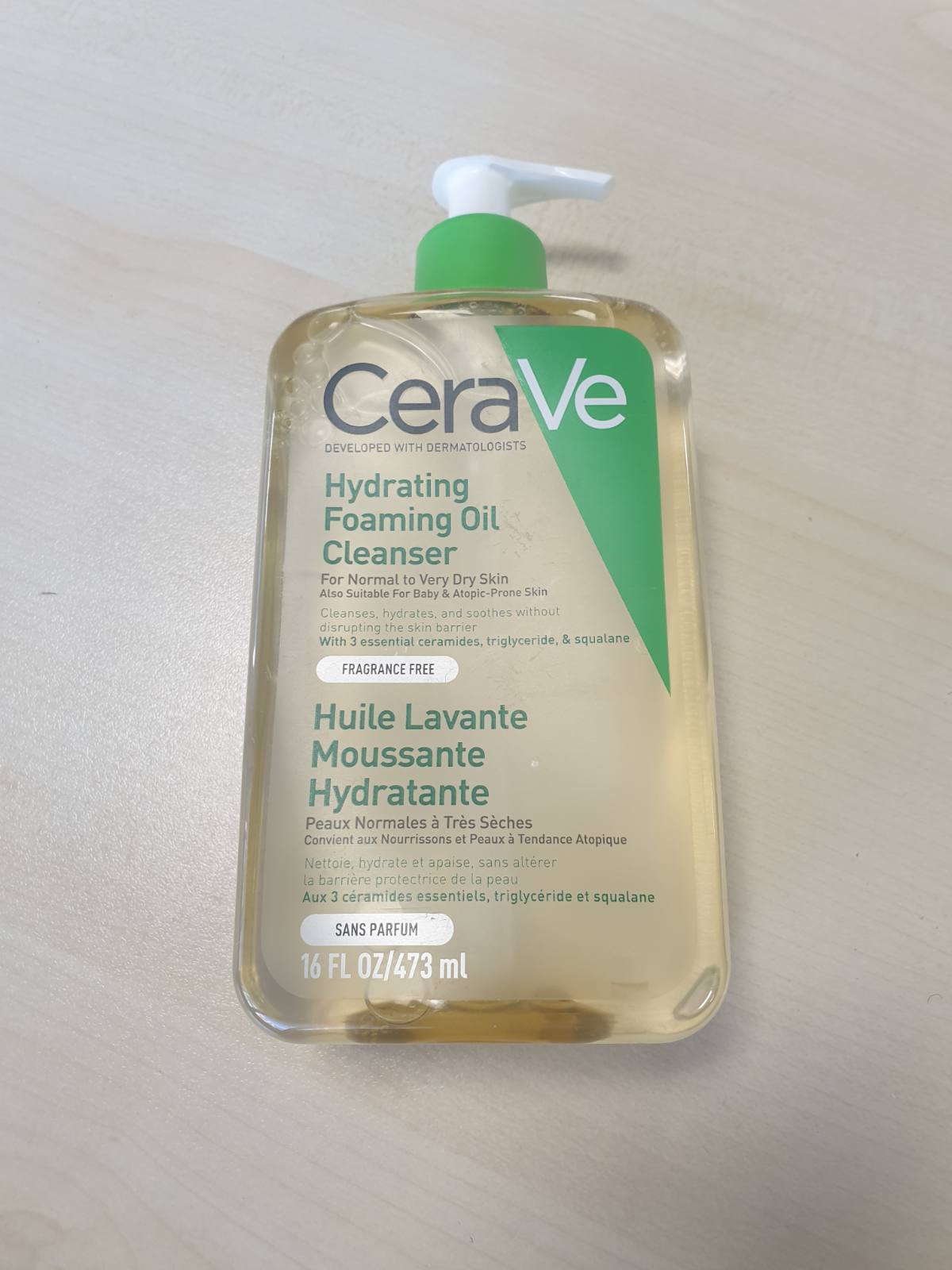 321729 - CERA VE Vaj Pastrues me Shkumë Hidratues 200 ml, Pastron, Rimbush Lipidet, Hidraton, Squalane, Acid Hialuronik, për Lëkurë Normale deri në Shumë të Thatë dhe me Prirje Atopike