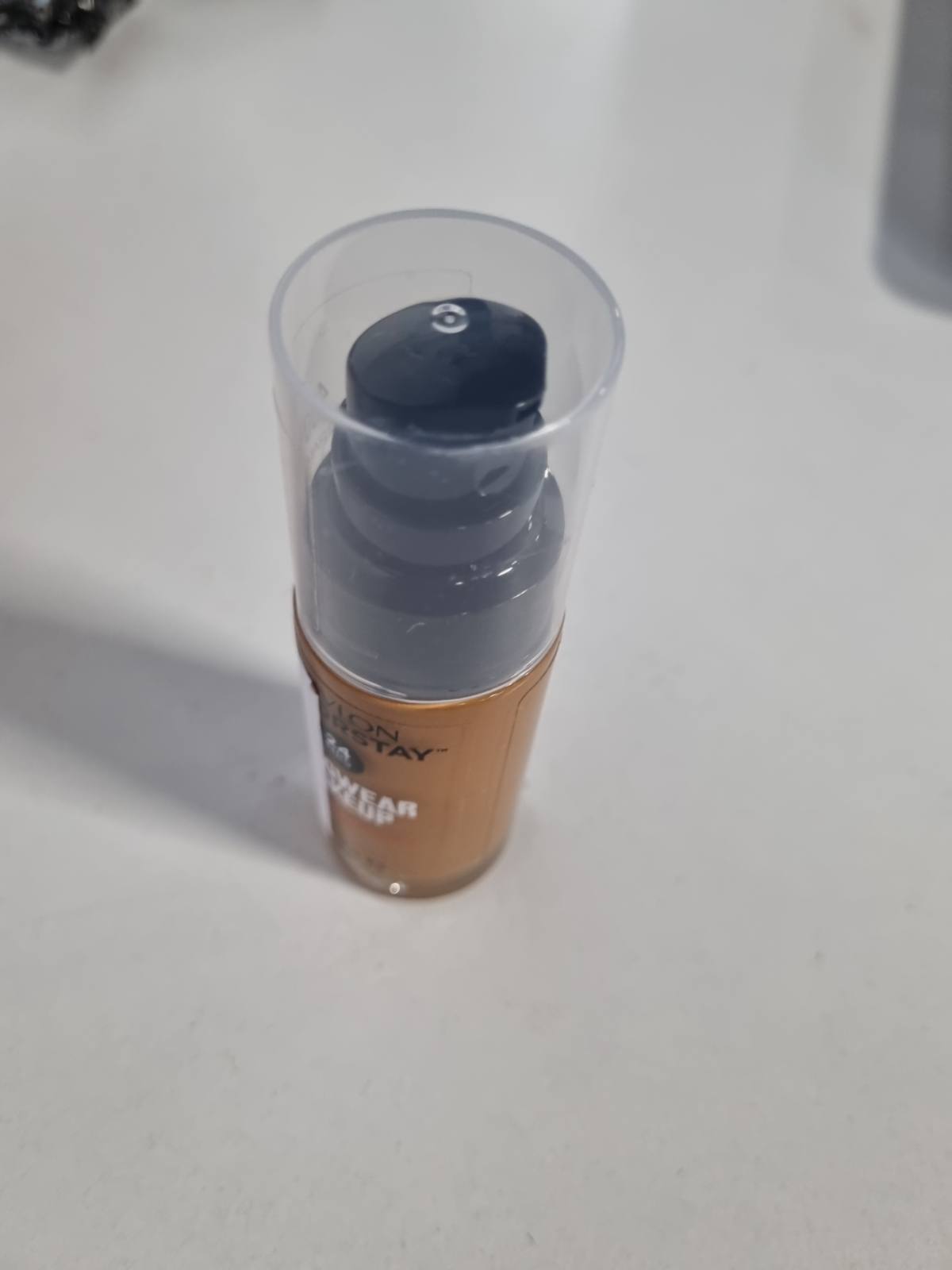 307929 - REVLON Fondatinë ColorStay 24H Wear - 400 Karamel - 30ml