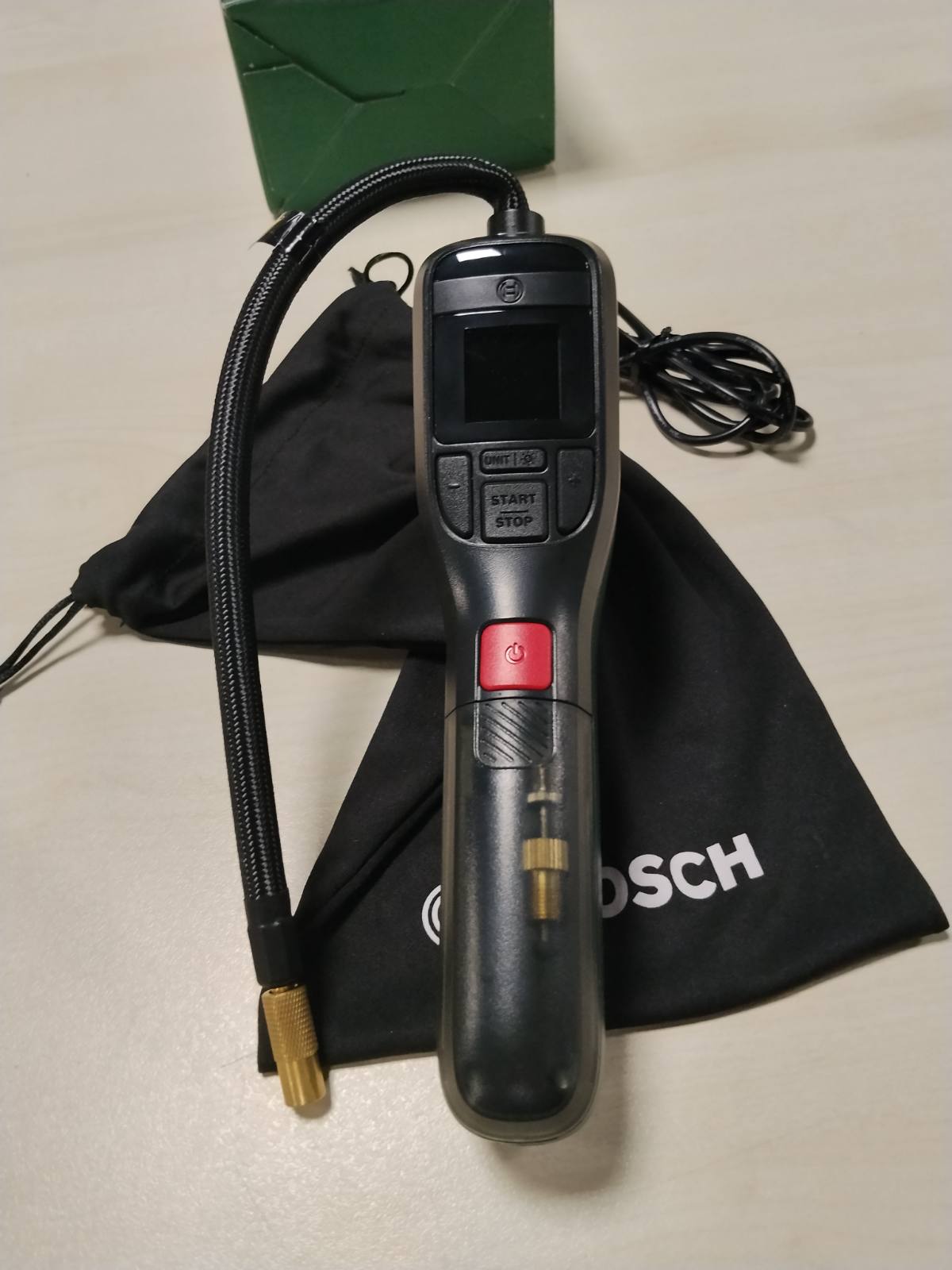 312699 - BOSCH Pompë elektrike për biçikleta EasyPump, Bateri 3.0 Ah, 3.6 volt, Funksion ndalimi automatik, 150 PSI, 10.3 bar, LED, Rikarikueshme USB-C®, Kuti kartoni