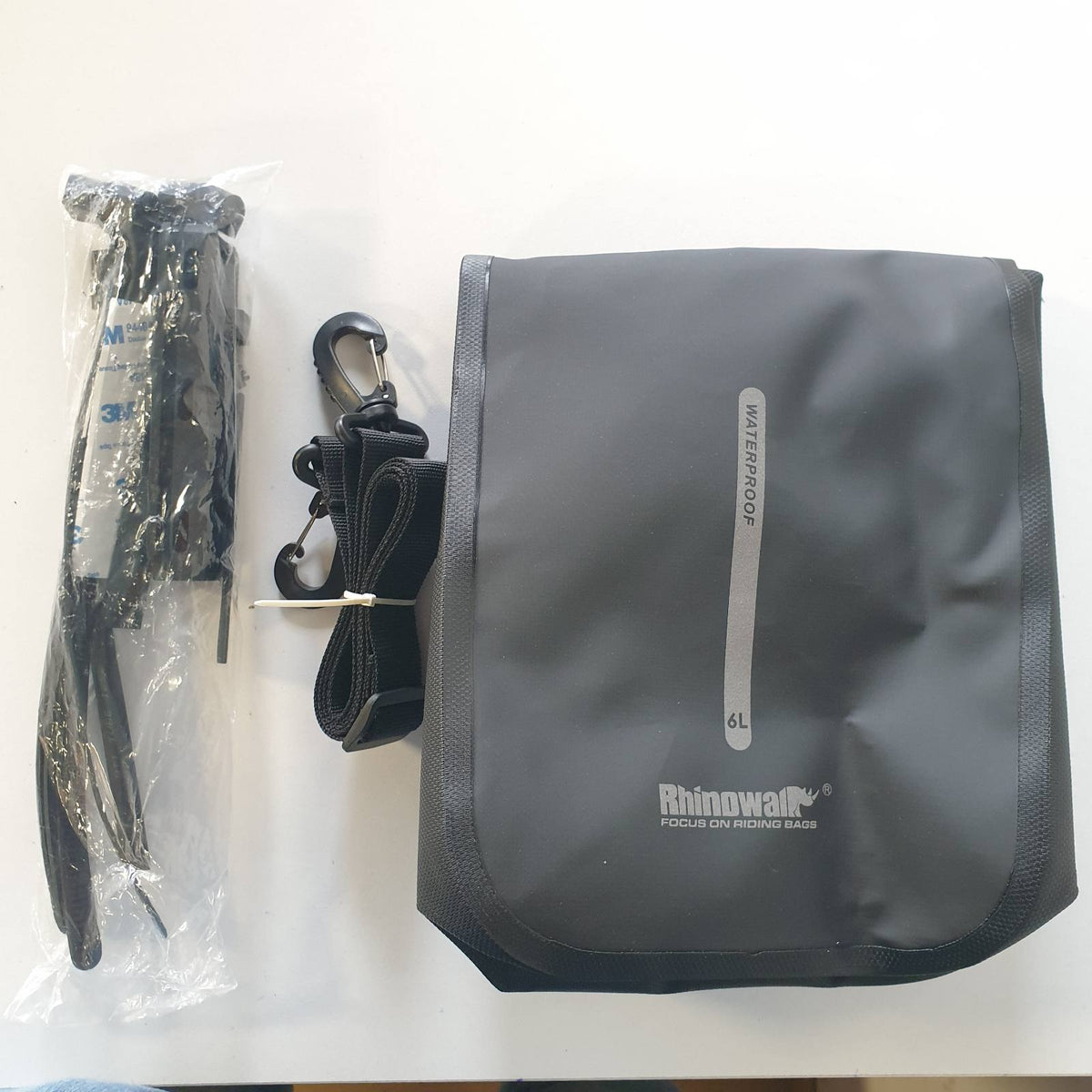 312906 - RHINOWALK Çantë biçiklete e papërshkueshme nga uji, 4/6L për bagazhe përpara me rrip shpatullash