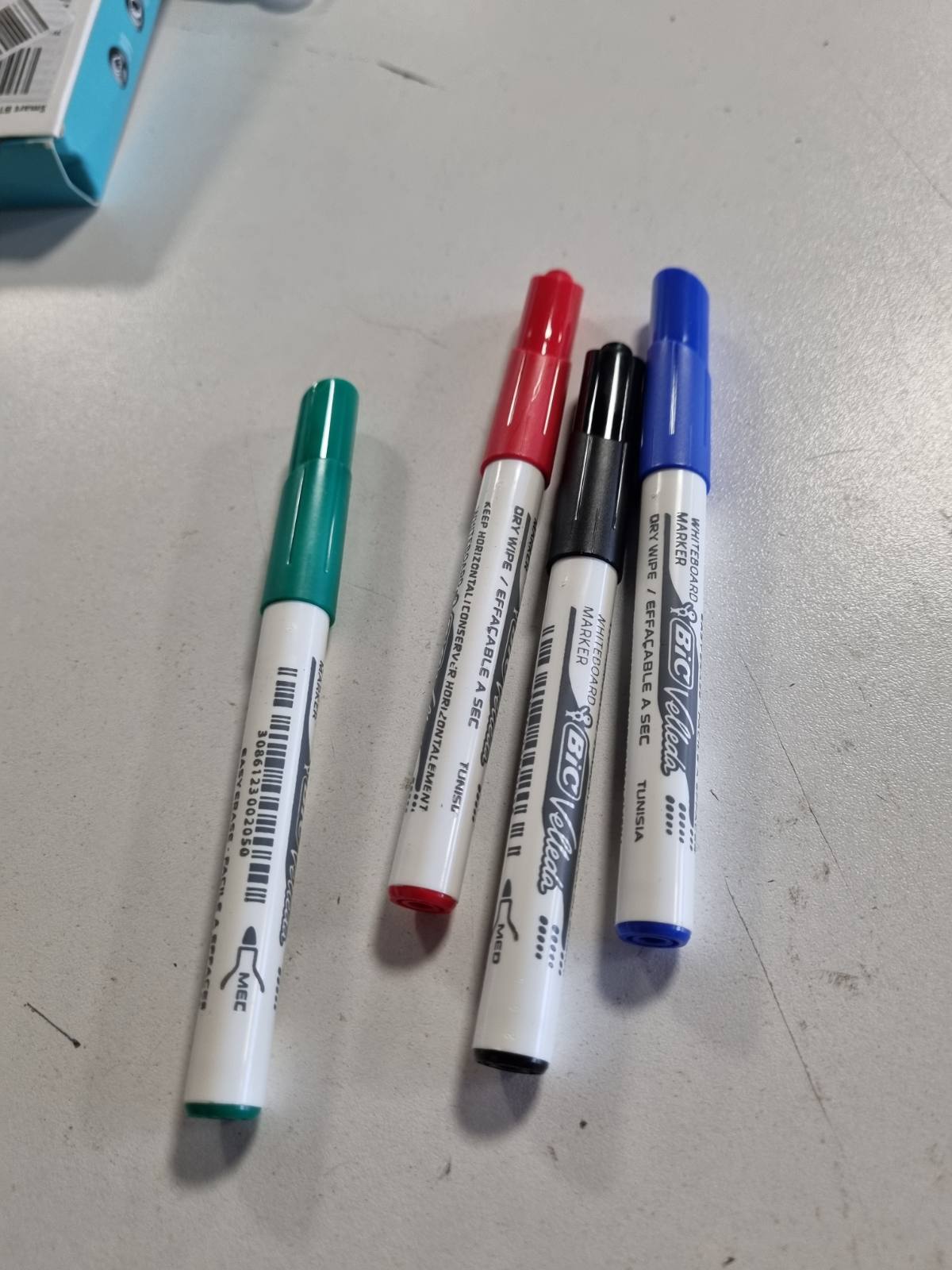 309379 - BIC Shënues për tabelë të bardhë Velleda 1741 me fshirje të thatë, majë konike mesatare - Ngjyra të ndryshme, pako me 4 copë