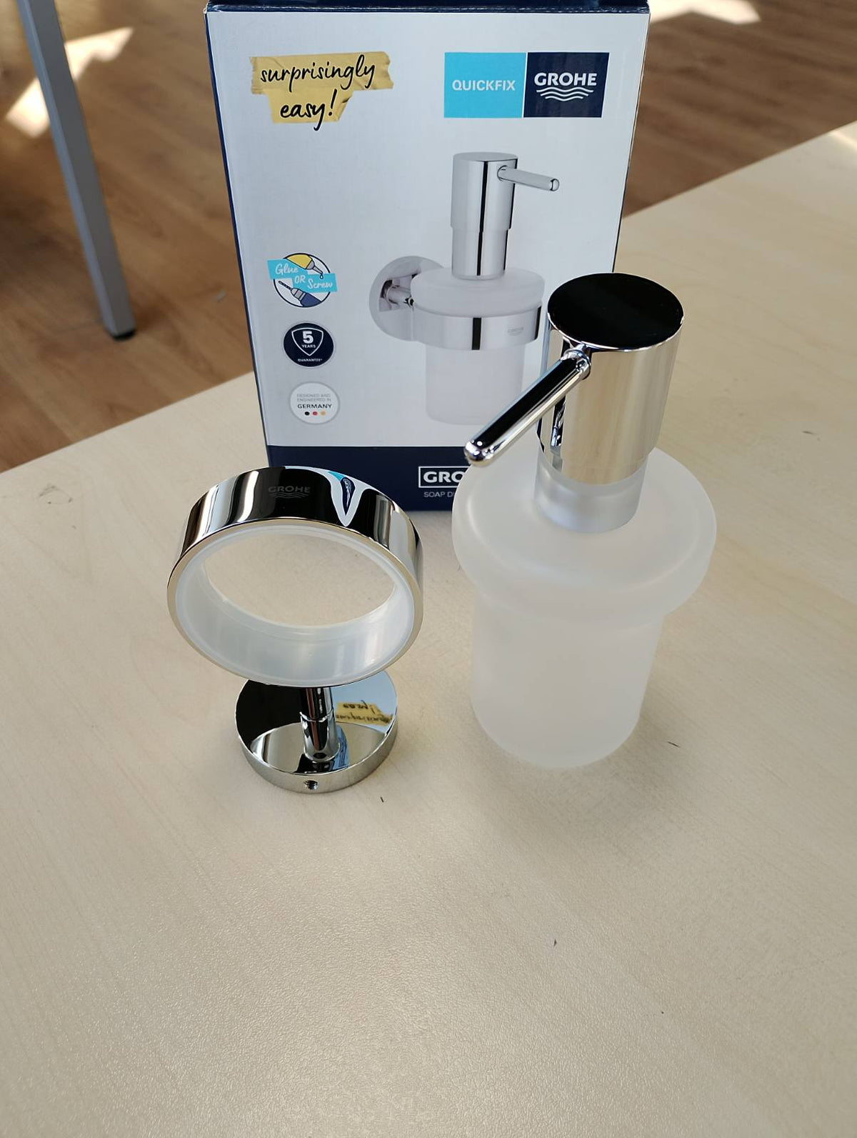 312781 - GROHE Start shpërndarës sapuni ngjitës për banjo, kapaciteti: 160 ml, me mbajtëse, montim i fshehur, duke përfshirë vida dhe tapa muri, ngjitësi shitet veçmas, i rrumbullakët, krom, 41195000