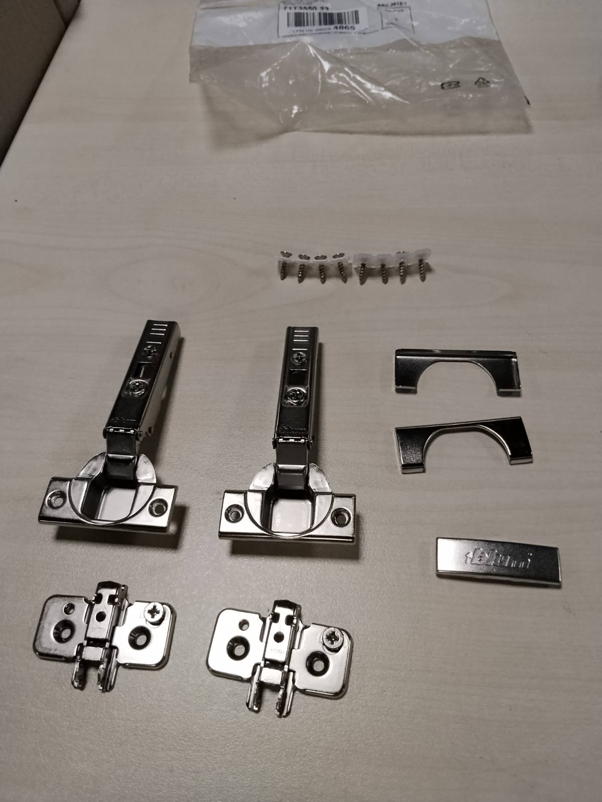 335468 - BLUM Menteshe 2x CLIP sipër me filxhan, ndalues këndi 35 mm, pa mbyllje të butë, e veshur me nikel