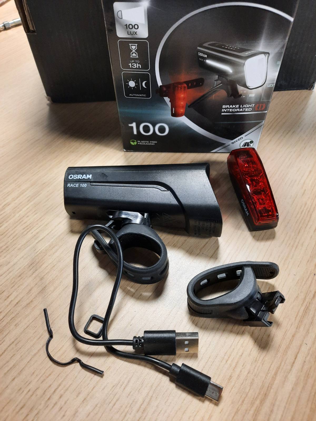 313126 - OSRAM LEDSBIKE Race 100, set dritash për biçikletë të rikarikueshme, set dritash LED përpara dhe prapa të miratuara nga StVZO me dritë freni, mënyra të shumta ndriçimi, tre nivele ndriçimi, 100 luks
