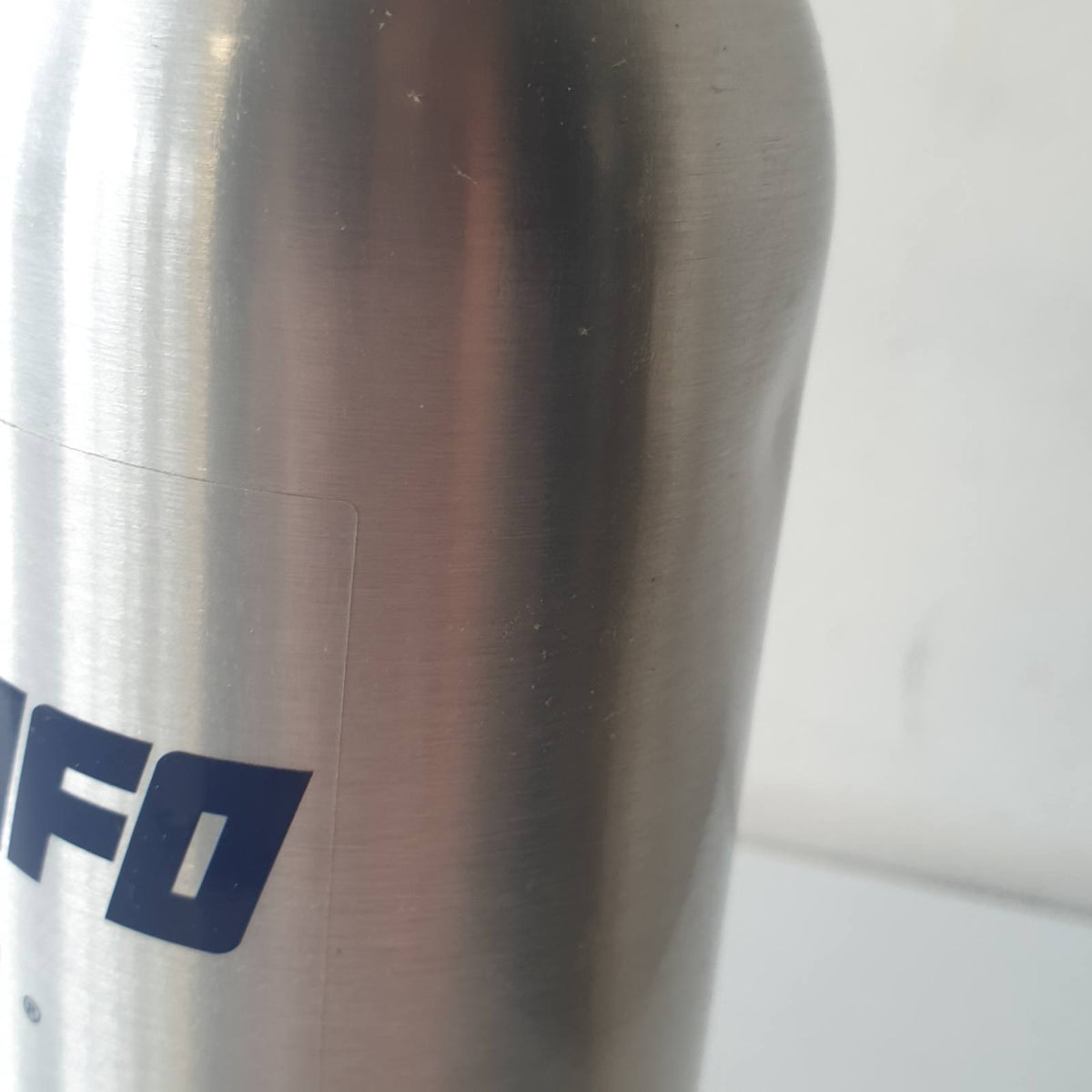 312659 - FIRSTINFO A1638L | Presion maksimal 140 psi | Kapacitet 1000 ml | Material shishe alumini | Atomizues pneumatik me presion | Aerosol i rikarikueshëm