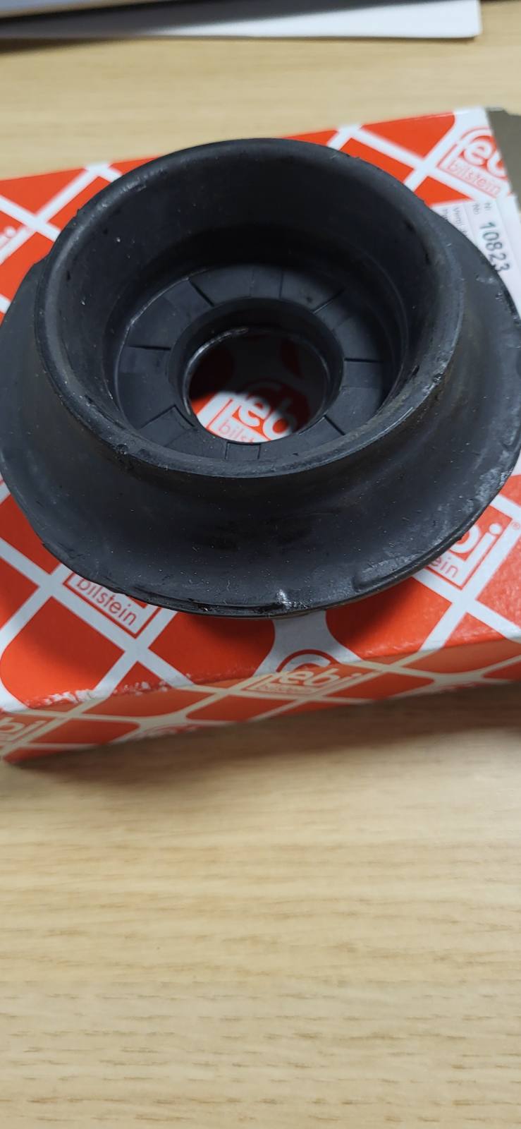 314986 - FEBI bilstein montim amortizatori 10823 pa kushinetë me sfera 1 copë