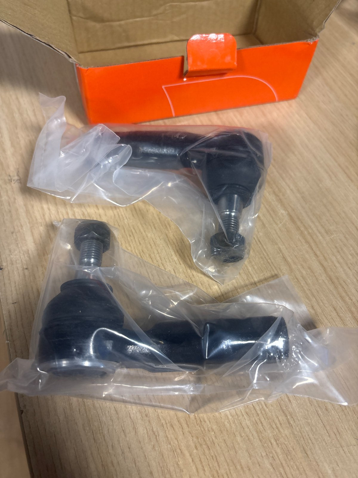 313776 - FRANKBERG Boshti i përparmë 2x me shufër lidhëse, i pajtueshëm me A3 8V1 8VK 2012-2020, A3 Cabriolet 8V7 8VE 2013-Tani, A3 Sportback 8VA 8VF 2012-Tani, Leon 1P1 2005-2012, Zëvendësim # 1K0423811K