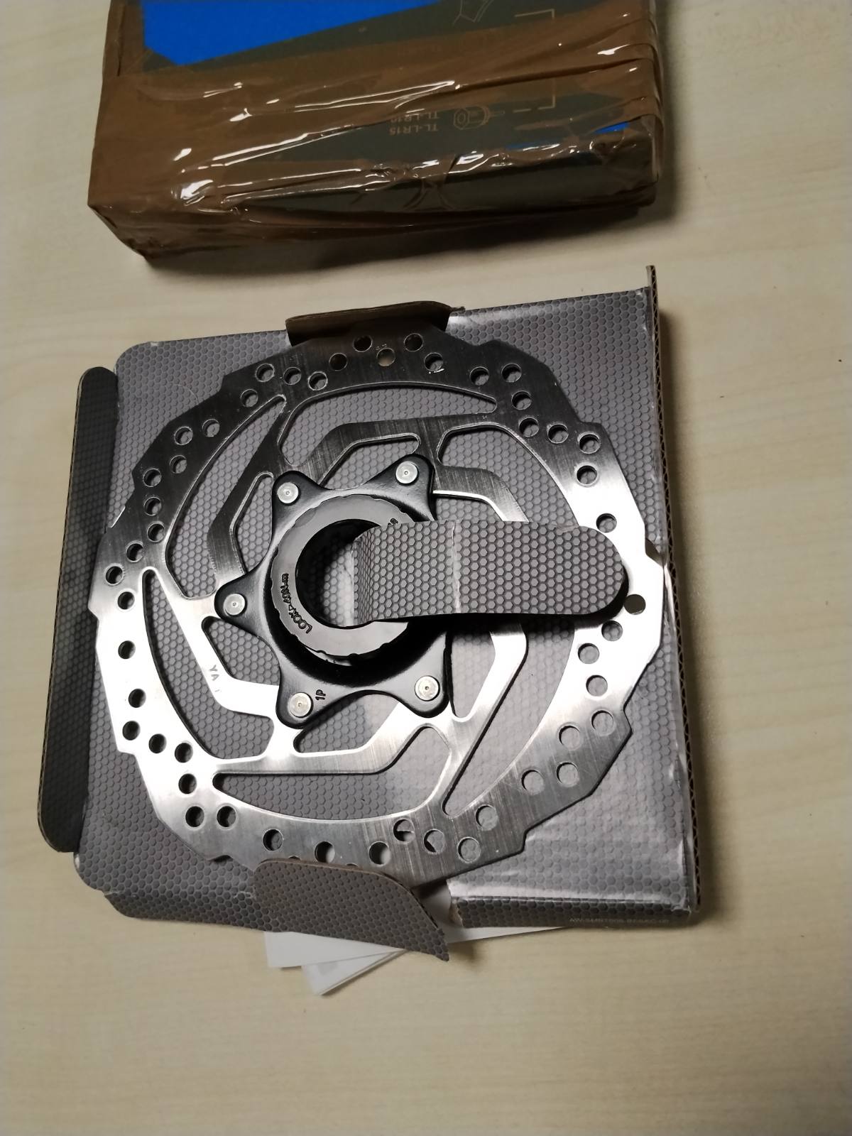 314707 - SHIMANO Kyç qendror me disk 160 mm