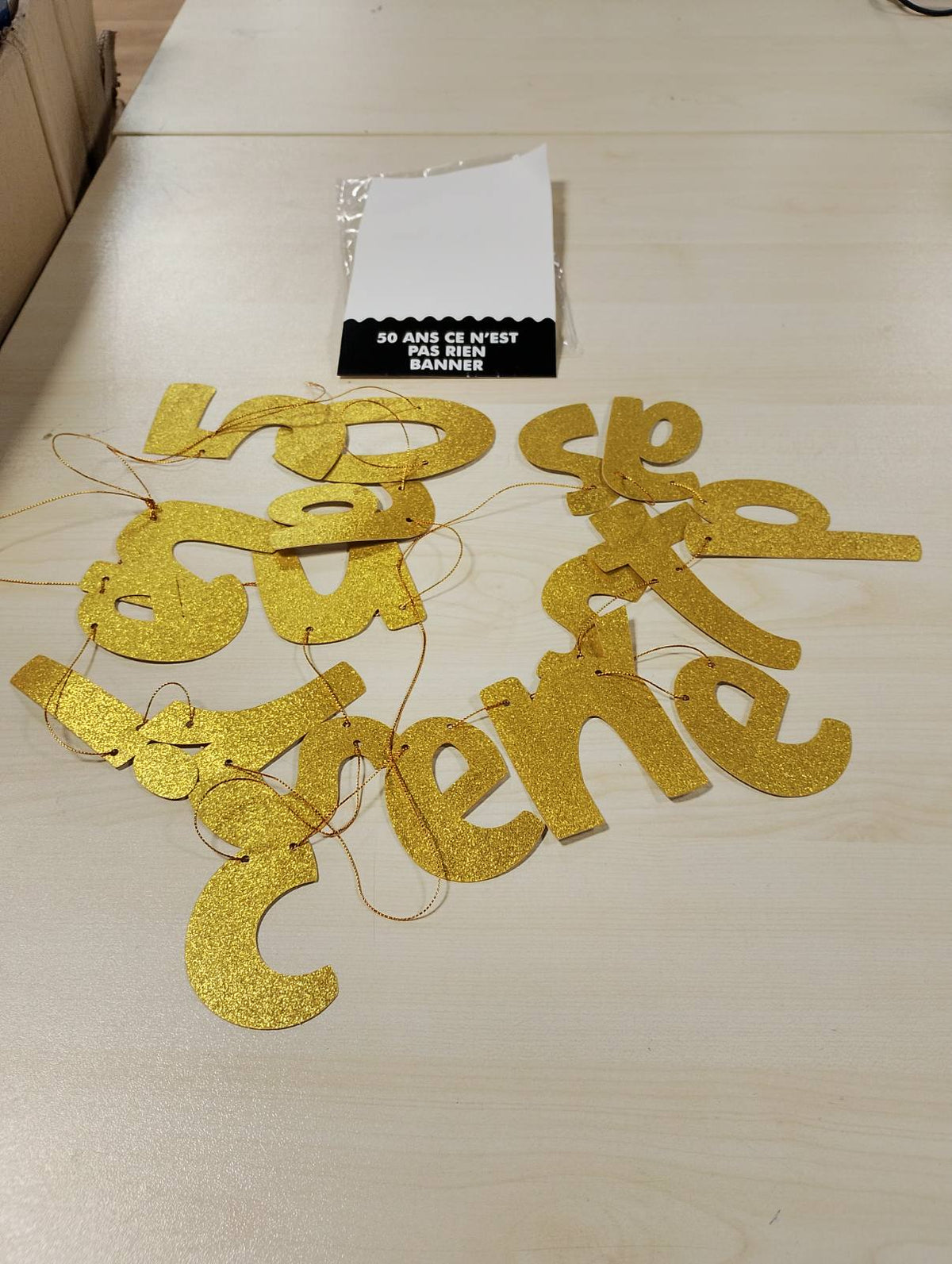 335461 - BANDEROLË ME SHKËLQIM TË ARTË "50 NUK ËSHTË NJË SUKSES I VOGËL" – BANDEROLË PËR FESTËN E 50-VJETORIT – DEKORIME DHE MATERIALE PËR FESTËN E DITËLINDJES