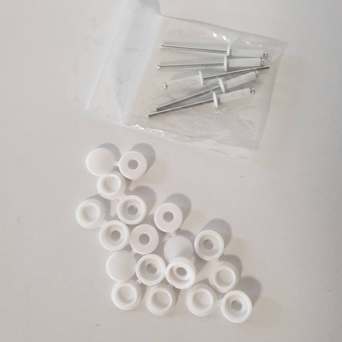 335146 - 5 x Thumba të Bardha 4x16 + Butona të Rrumbullakët Targa Makine Motoçikletë Moped Moped Thumba Mokick 4mm x 16mm Bulon Universal