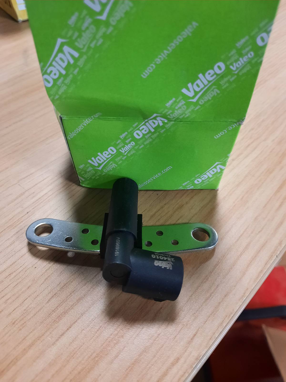 314622 - VALEO-254010 Gjenerator Pulsesh për Boshtin - Numri i Kunjave: 2, Lloji i Prizës: RRUMBULLAKËT, Gjatësia e Sondës: 24 mm, Teknologjia e Sensorit: INDUKTIVE