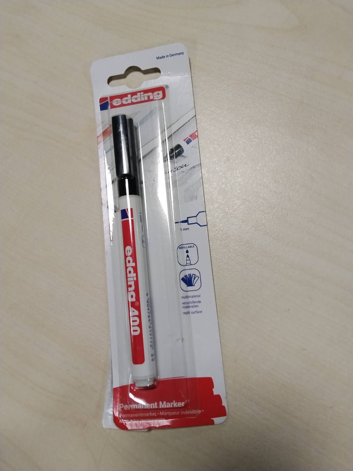 305646 - EDDING Shënues i përhershëm 400 - i zi - 1 stilolaps - majë e hollë e rrumbullakët 1 mm - thahet shpejt, rezistent ndaj ujit dhe njollave - për karton, plastikë, dru, metal, xham