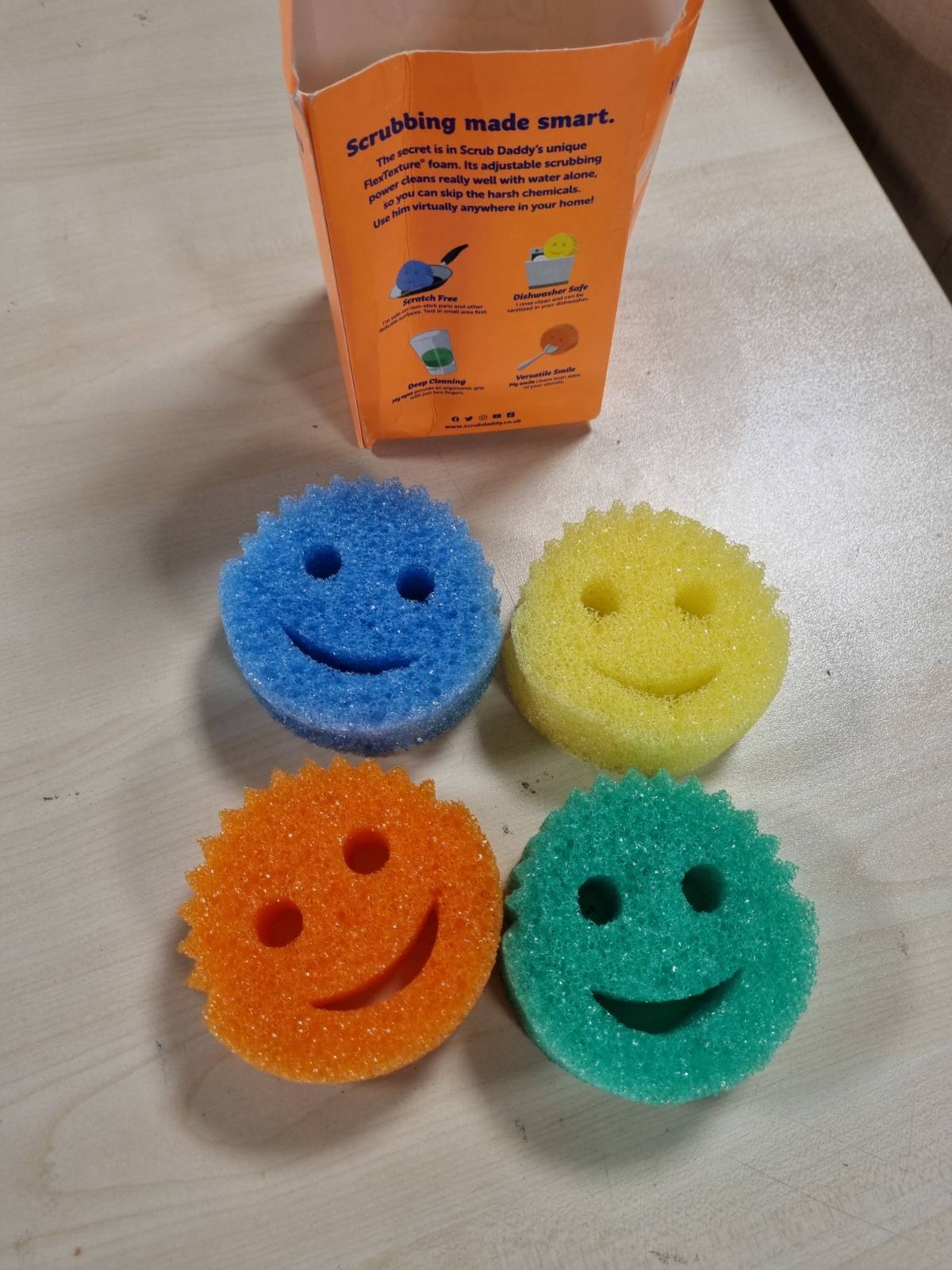 307898 - Scrub Daddy Sfungjer enësh, Sfungjerë pastrimi në pako të shumëfishtë, pa gërvishtje për kuzhinë, rezistent ndaj erërave, i sigurt për lavastovilje - pako me 4 copë
