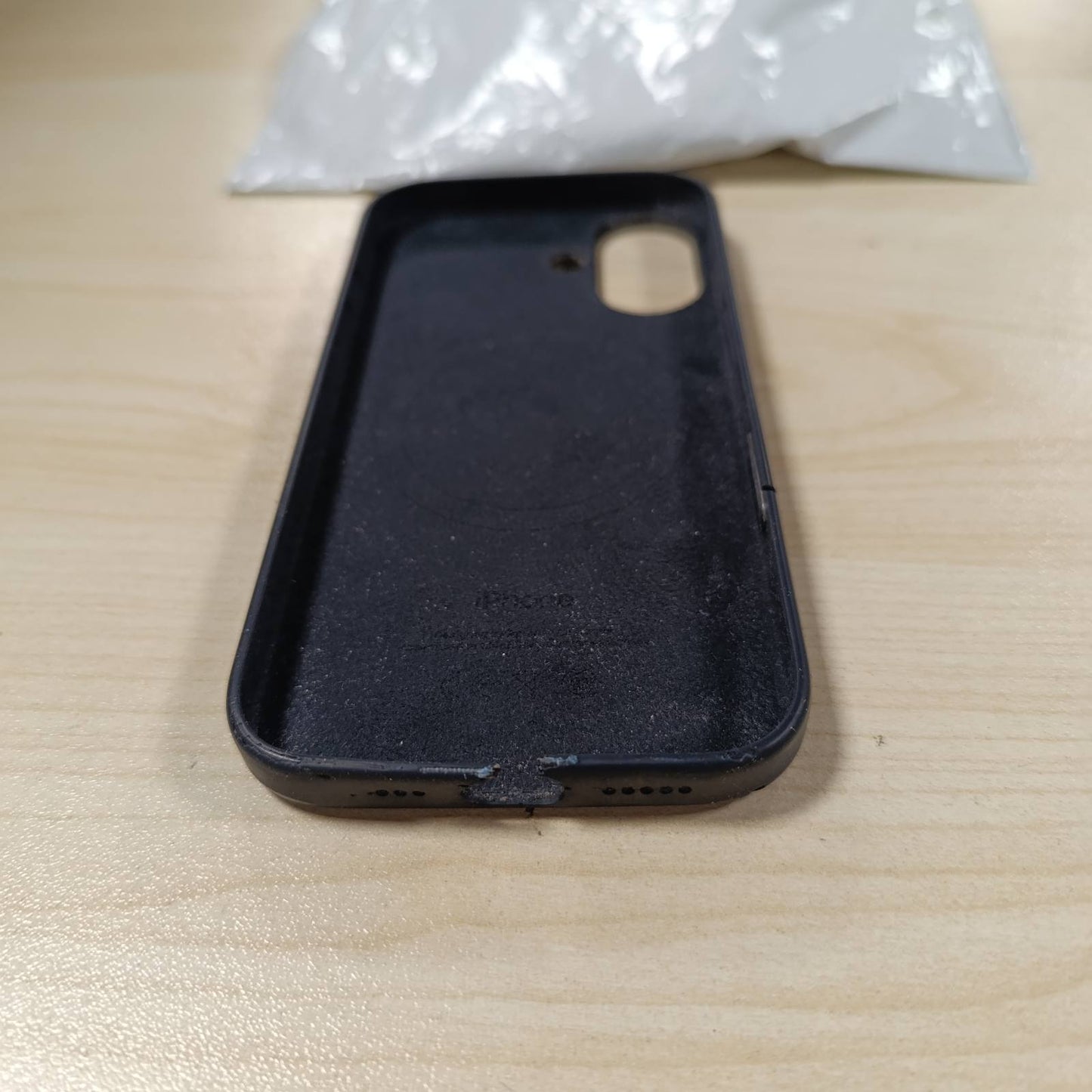 273172 - Apple iPhone 16 - Mbështjellëse silikoni me MagSafe - e zezë
