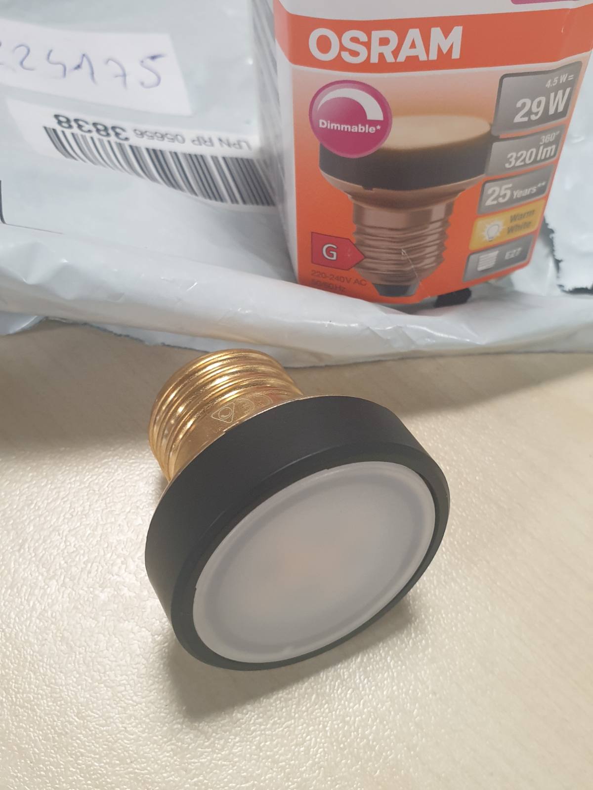 224175 - OSRAM - Llampa e sheshtë LED E27, zëvendëson llambat 29W, e bardhë e ngrohtë (2700K), 4.5W, pako me 1