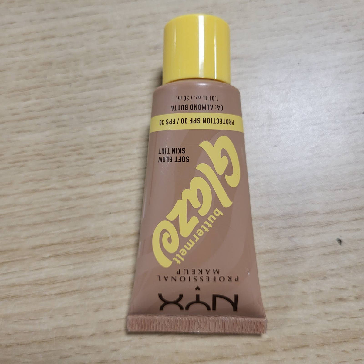297569 - NYX Fondatinë profesionale për makijazh për të gjitha llojet e lëkurës, me gjalpë shea, gjalpë mango dhe niacinamide, SPF 30, nuanca: 04 Bajame Butta
