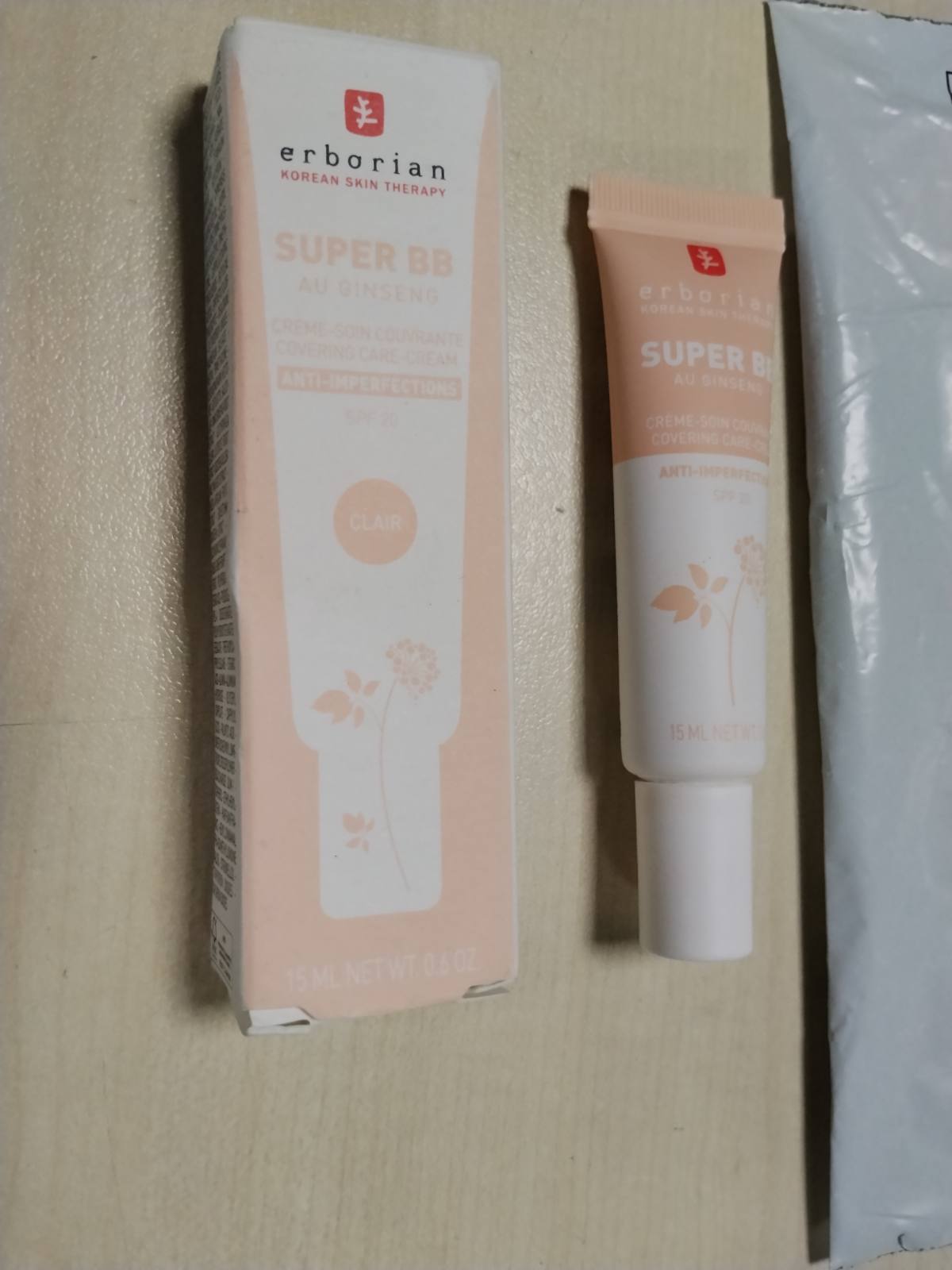 306444 - ERBORIAN Super BB Krem Dite me Ngjyrë | 15 ml | Ushqyes me xhensen dhe niacinamide | Mbulim i lartë