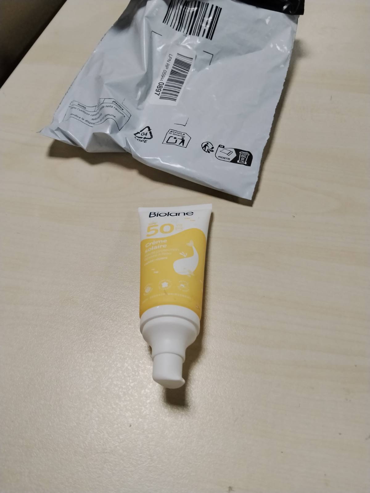 301136 - BIOLANE Krem kundër diellit për foshnje 50ml SPF50 - Mbrojtje e lartë kundër rrezeve UVA dhe UVB - Lëkurë e ndjeshme - Rezistent ndaj ujit - Fytyrë dhe trup - Prodhuar në Francë