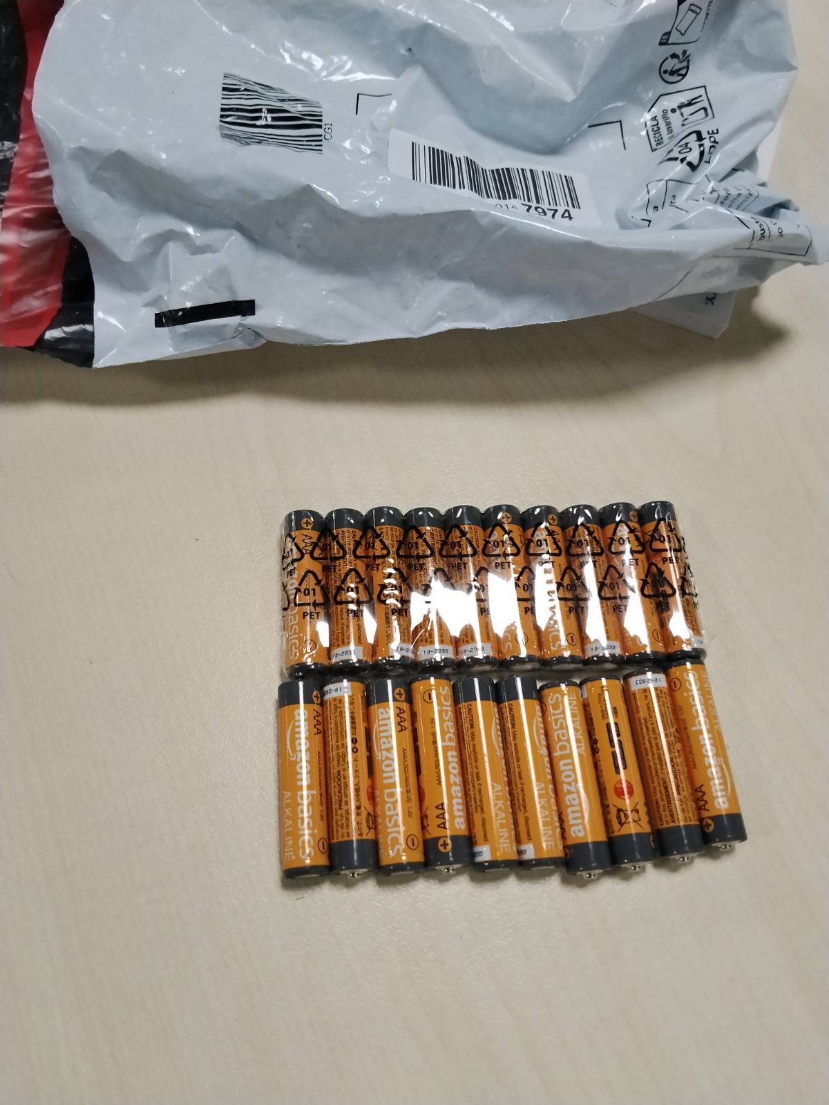 294543 - AMAZON BASICS 20 bateri alkaline AAA, 1.5 volt, afat ruajtjeje 10-vjeçar