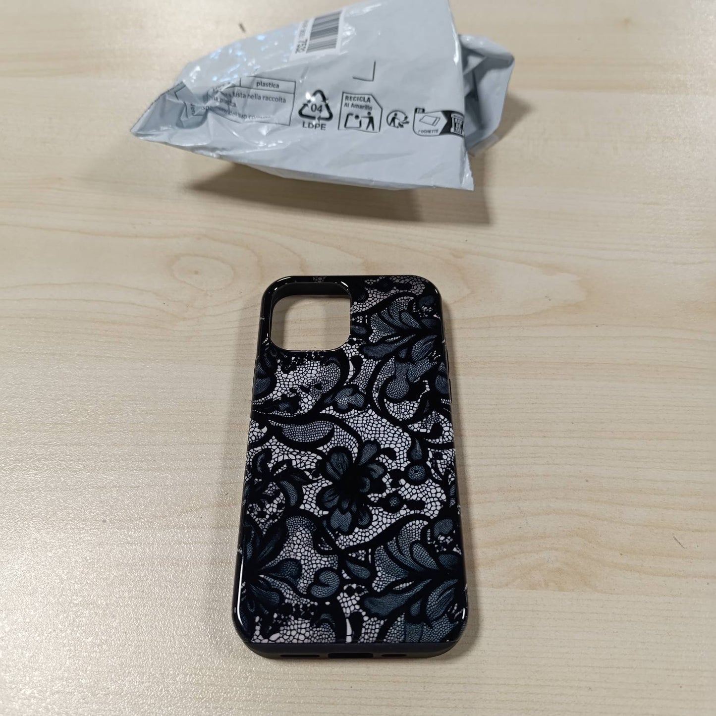268793 - Mbështjellëse e zezë klasike me model dantelle për iPhone 12/12 Pro