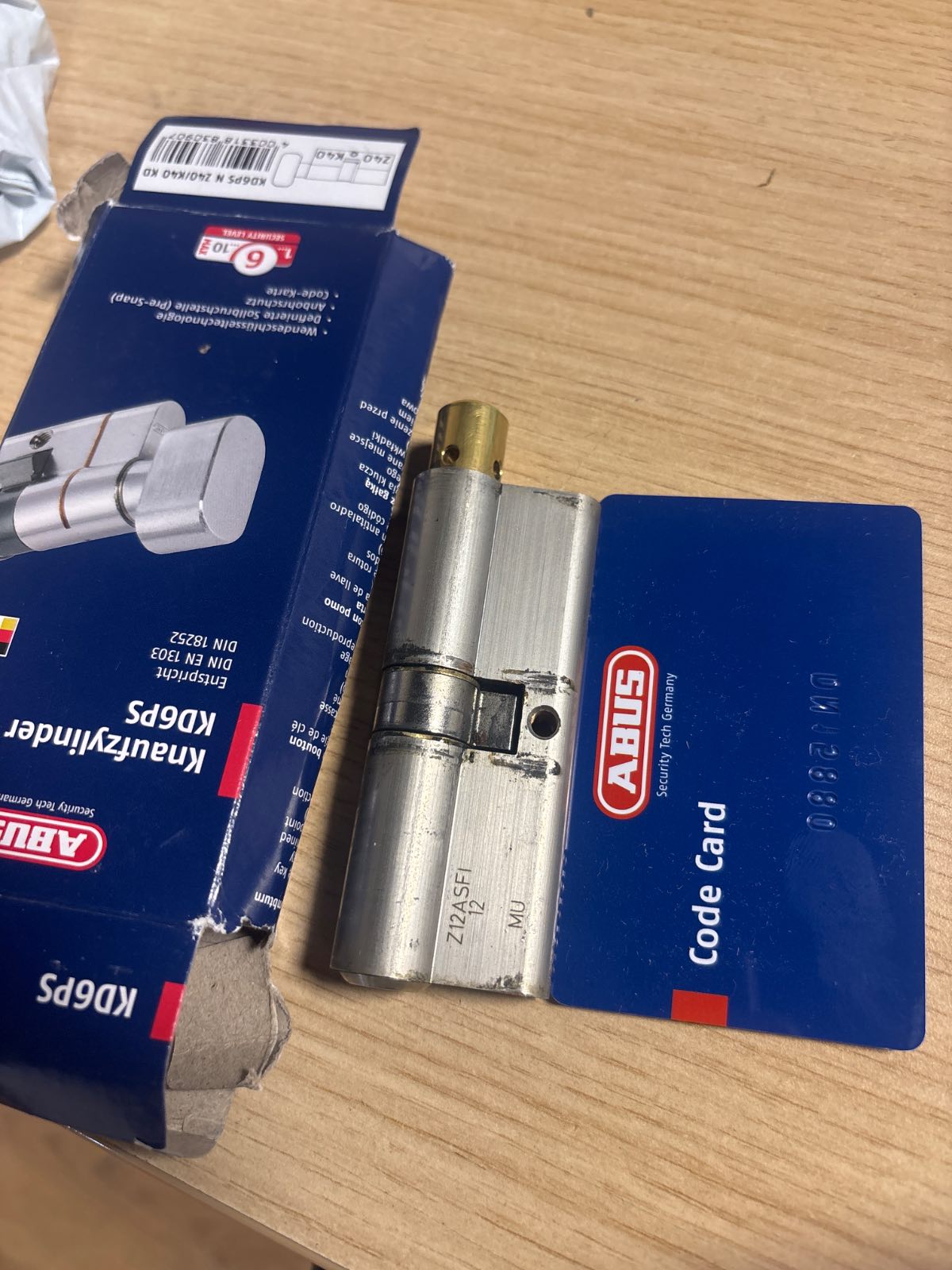293038 - ABUS KD6PSN Z40/K40 mm Cilindër i zi i veshur me nikel me dorezë
