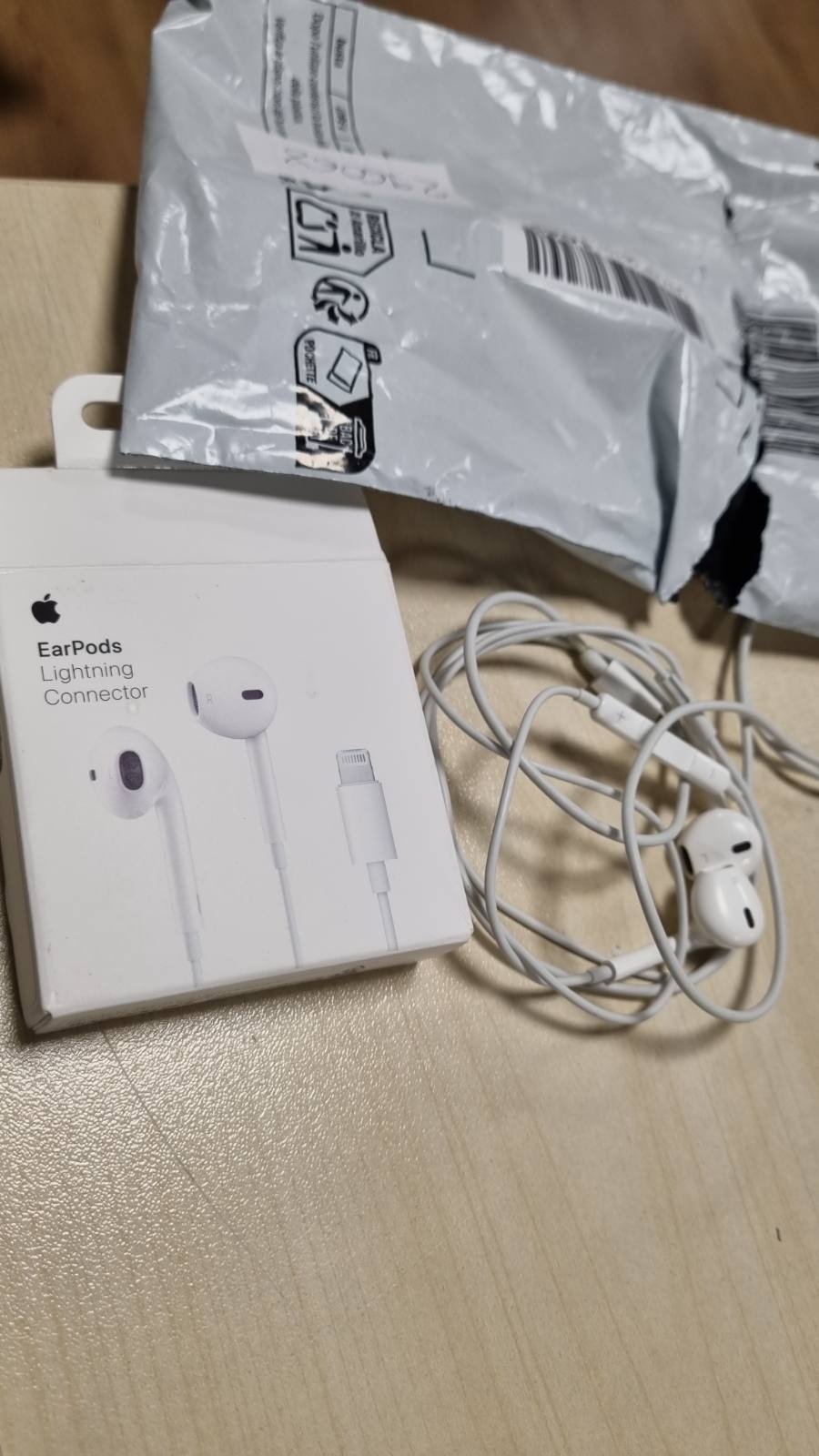 296068 - APPLE Kufje EarPods me lidhës Lightning