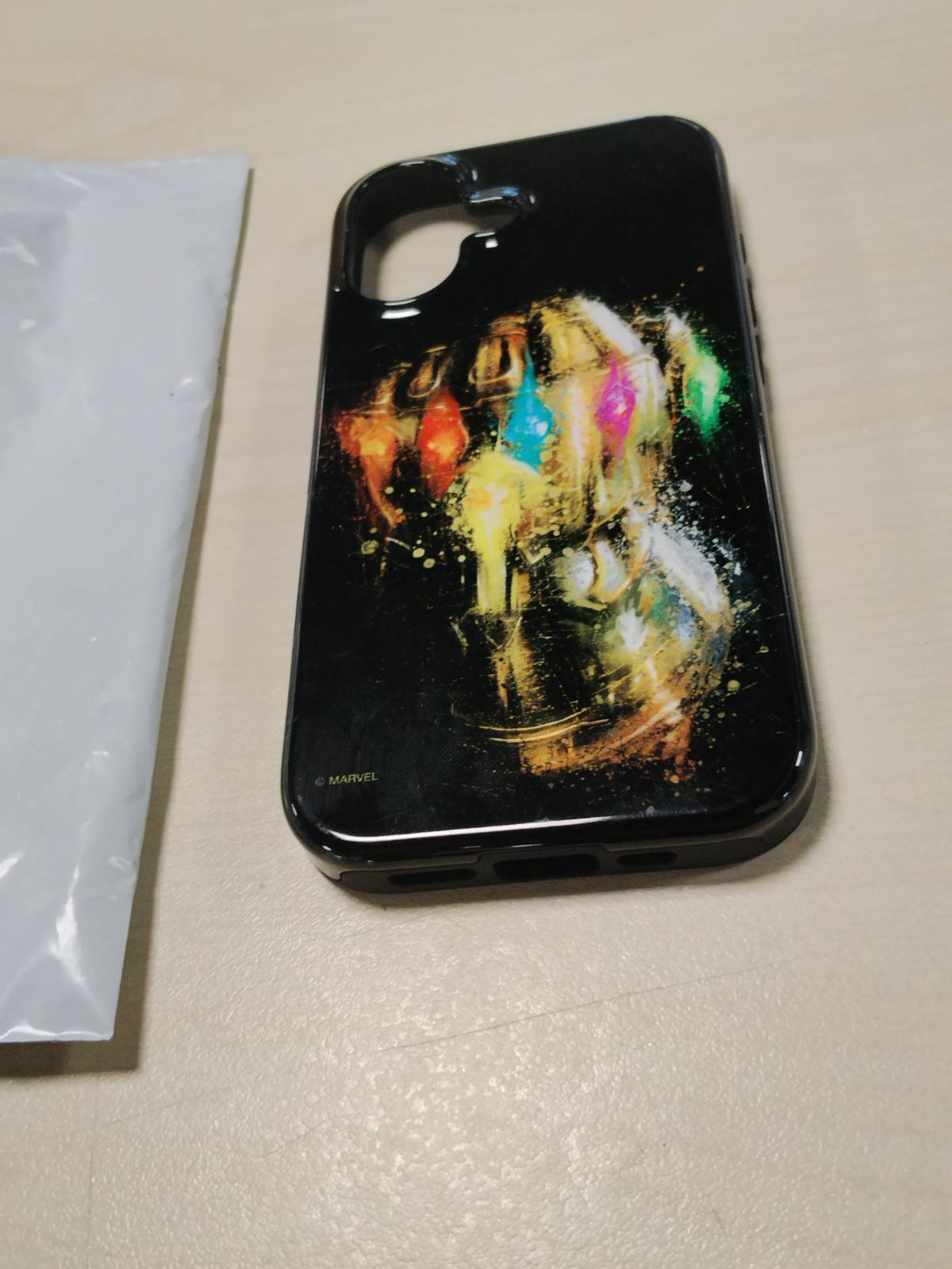 299724 - MARVEL Mbështjellës për iPhone 17 Avengers: Endgame Thanos Infinity Gauntlet