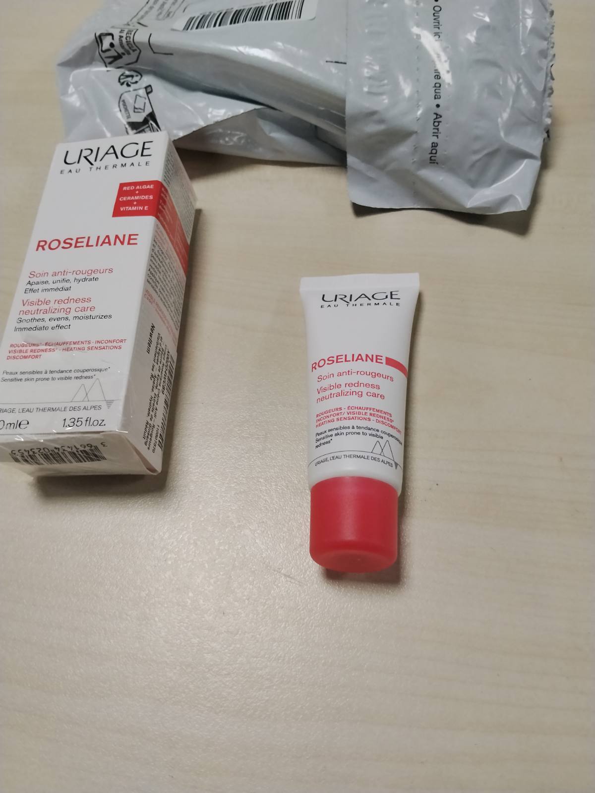 297327 - URIAGE Krem i Pasur Kundër Skuqjes Roséliane me Gjalpë Shea, Xhensen dhe Ekstrakte Algash, 40 ml, pa parabene, jo-komedogjenik